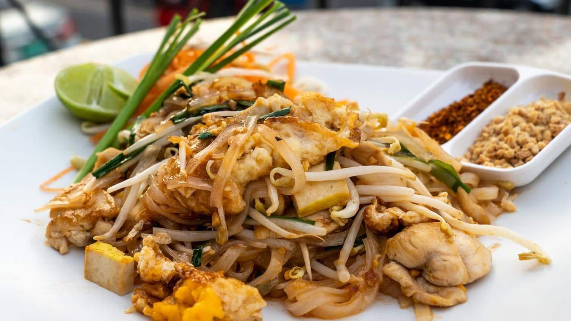 Salad Pad Thai Pelangi ala Thailand