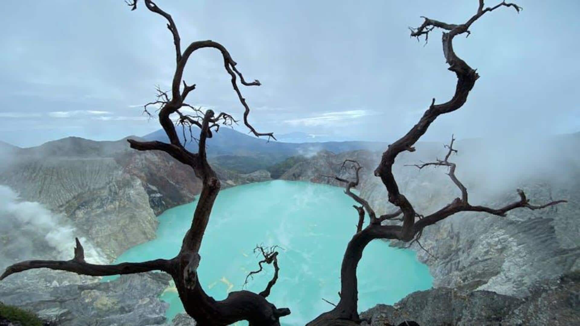 Menjajal Danau Kawah Vulkanik di Indonesia Menjajal Danau Kawah Vulkanik di Indonesia