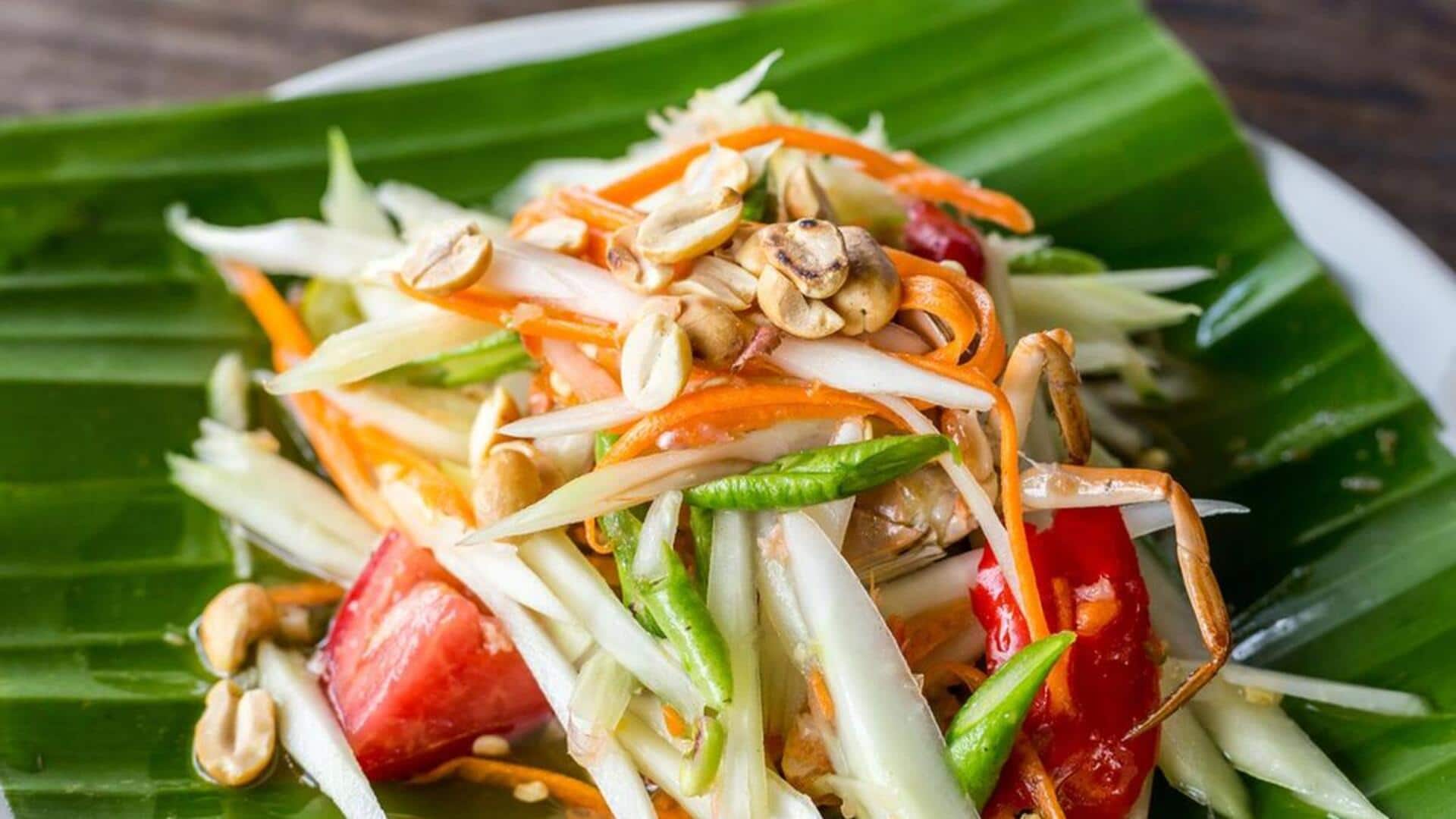 Tambahkan Rasa pada Salad Pepaya dengan Bahan-Bahan Indonesia