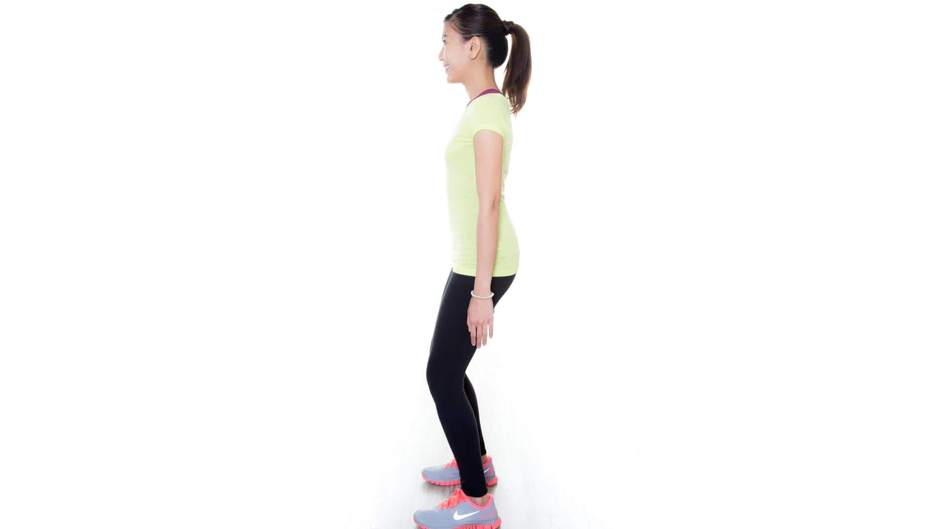 Membentuk kaki dengan Banded Squat Walks