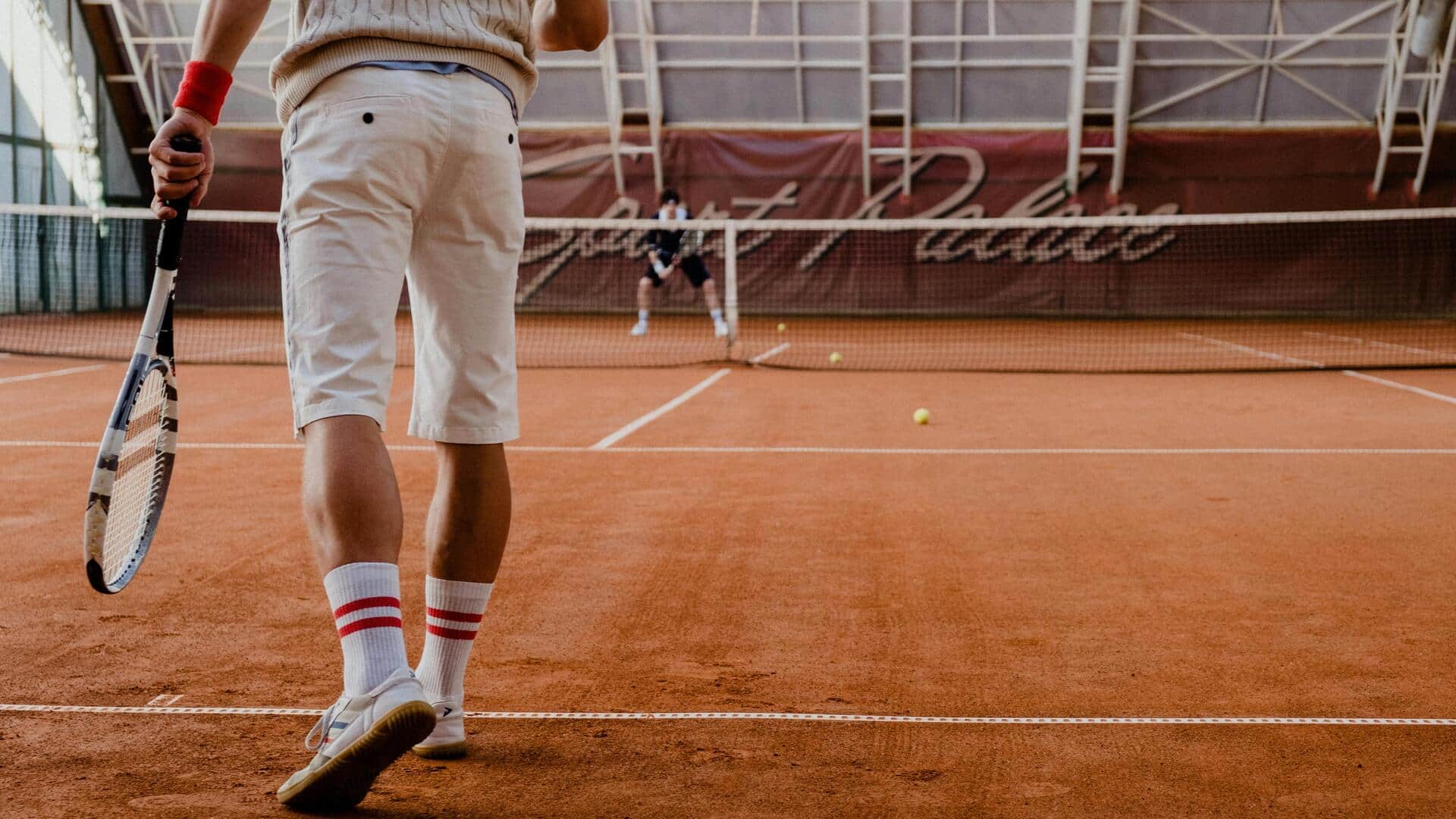Mengapa petenis sering mengeluarkan suara saat bermain?