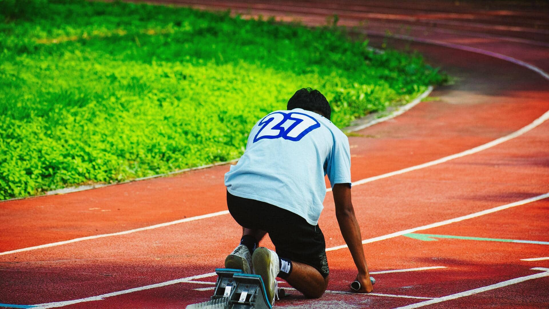 Mengapa pelari cepat berjongkok di Starting Block?