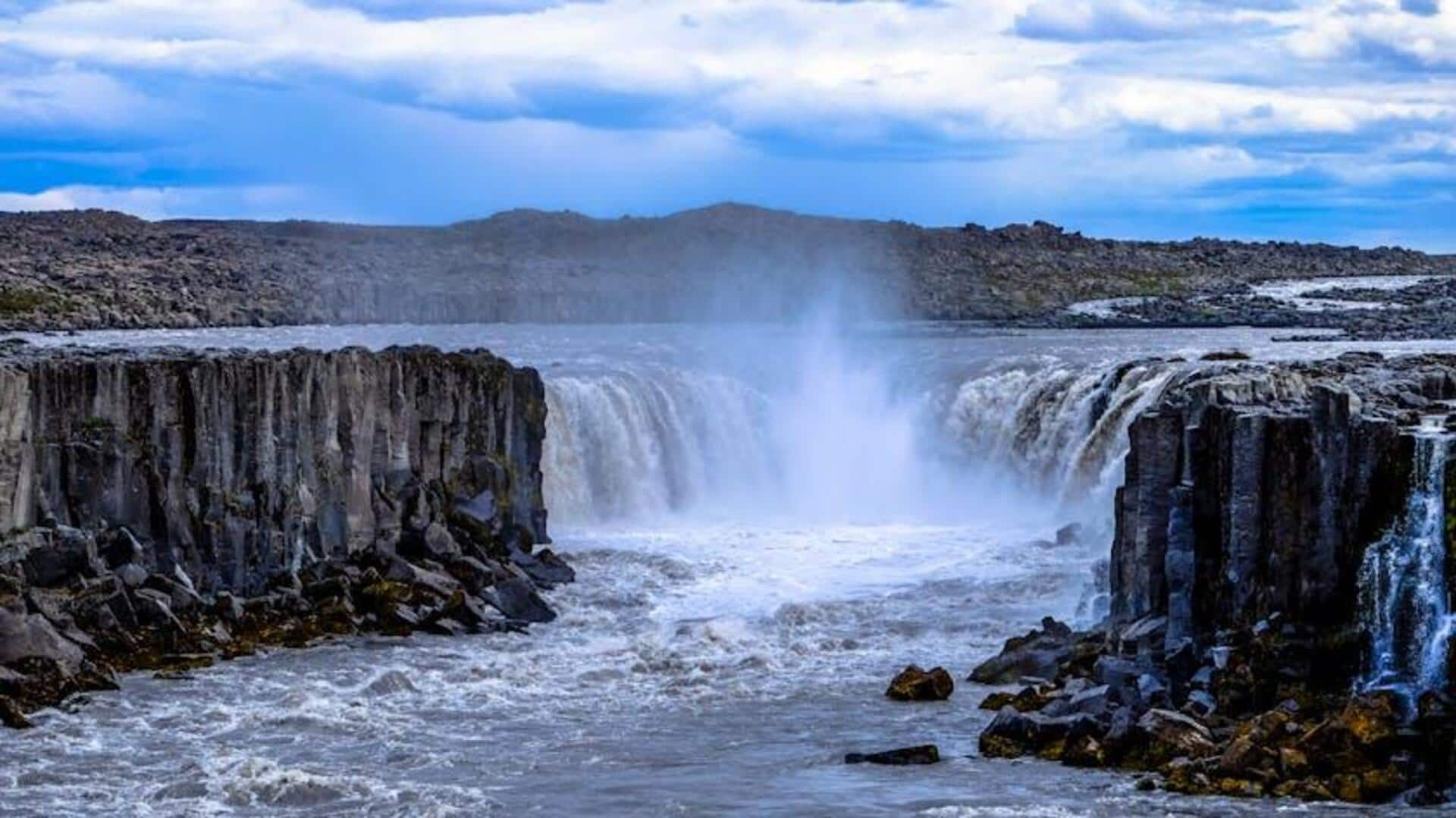 Petualangan di Bawah Matahari Tengah Malam Islandia Petualangan di Bawah Matahari Tengah Malam Islandia