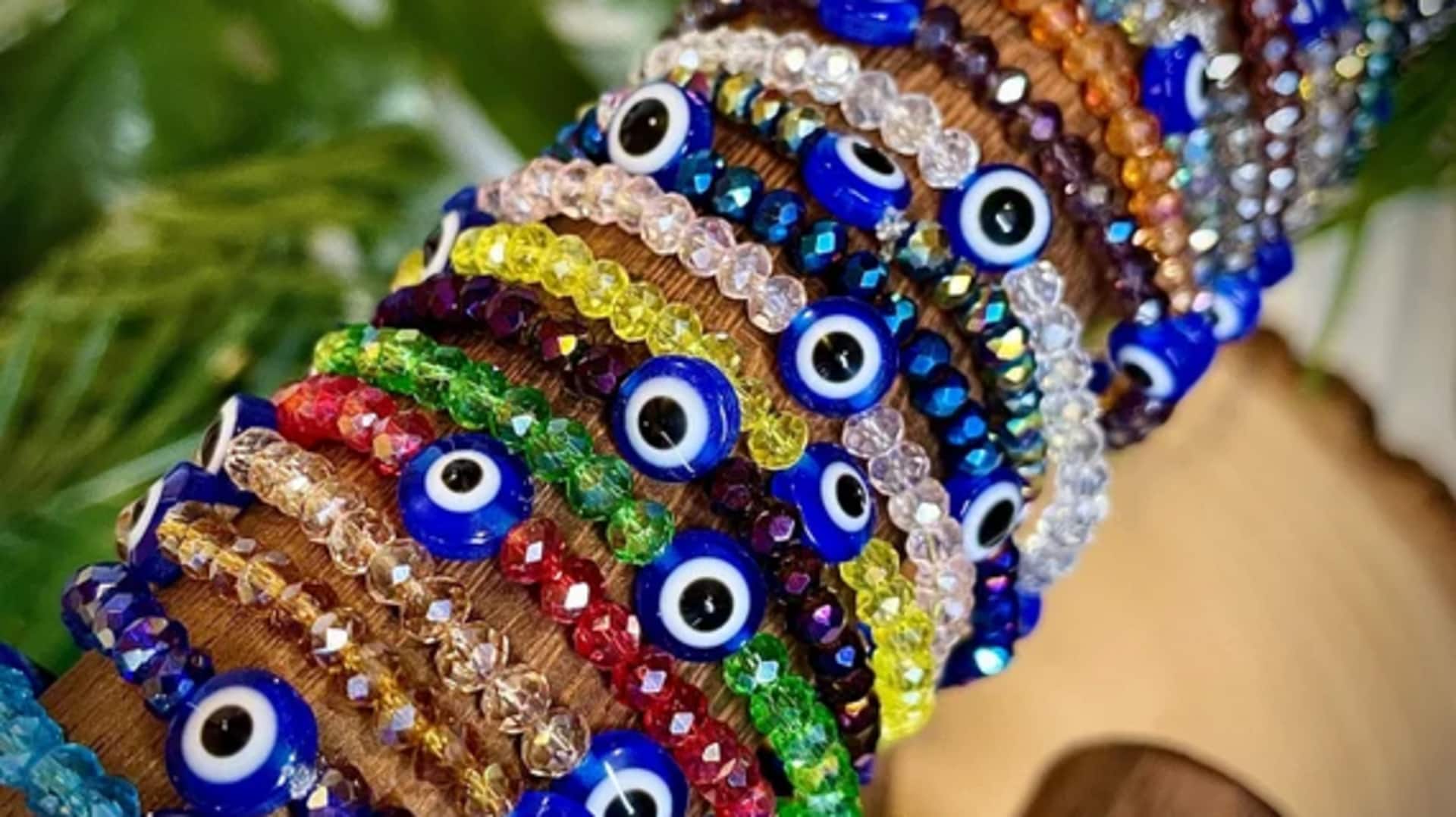 Aksesori buatan tangan mengubah mode minimalis India