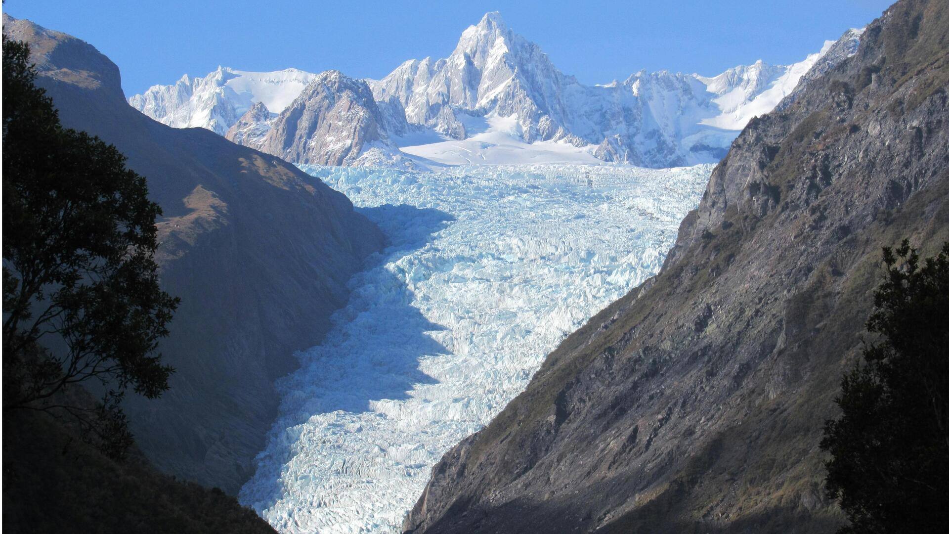 Menjelajahi Keajaiban Gletser Tak Terjamah di Selandia Baru