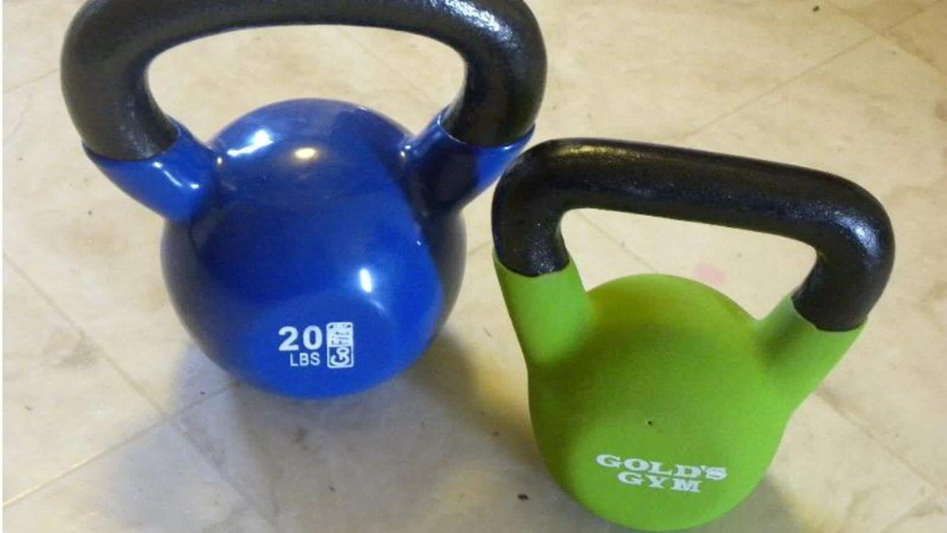 Melatih stabilitas tubuh atas dengan Bottom-Up Kettlebell Press