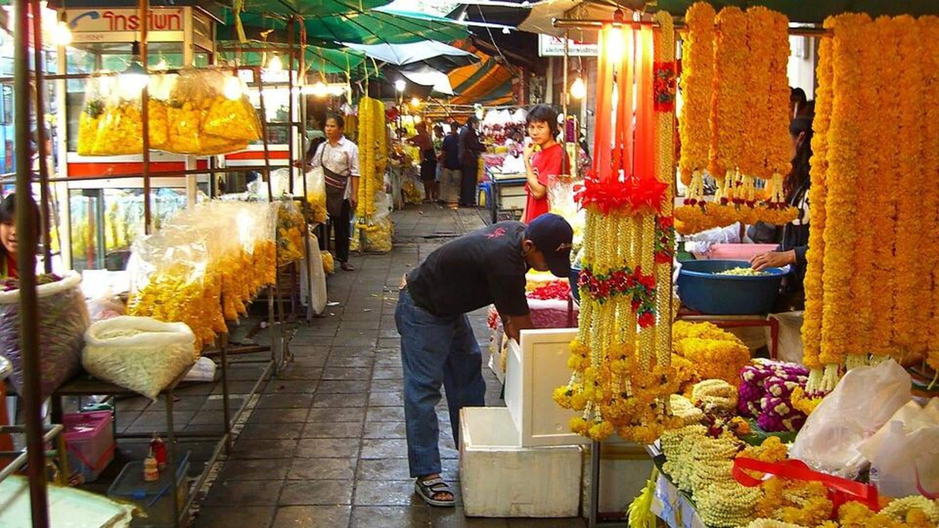 Menjelajahi Pasar Bunga Terkenal di Bangkok