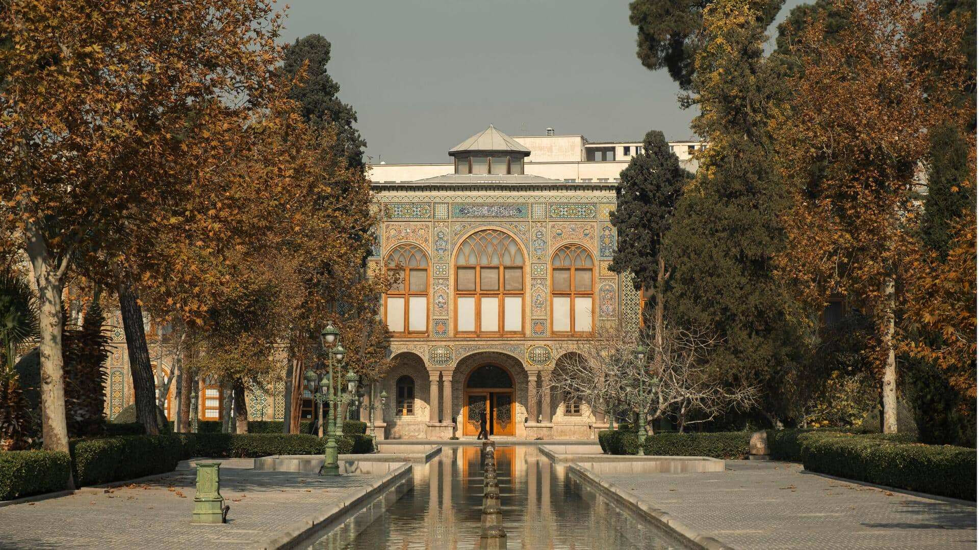 Menjelajahi Keindahan Istana Golestan di Tehran, Iran