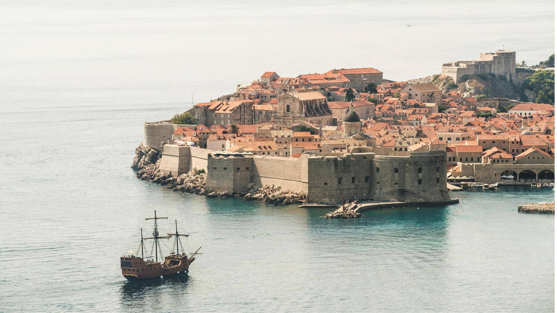 Menjelajahi Tembok Kota Kuno Dubrovnik Menjelajahi Tembok Kota Kuno Dubrovnik