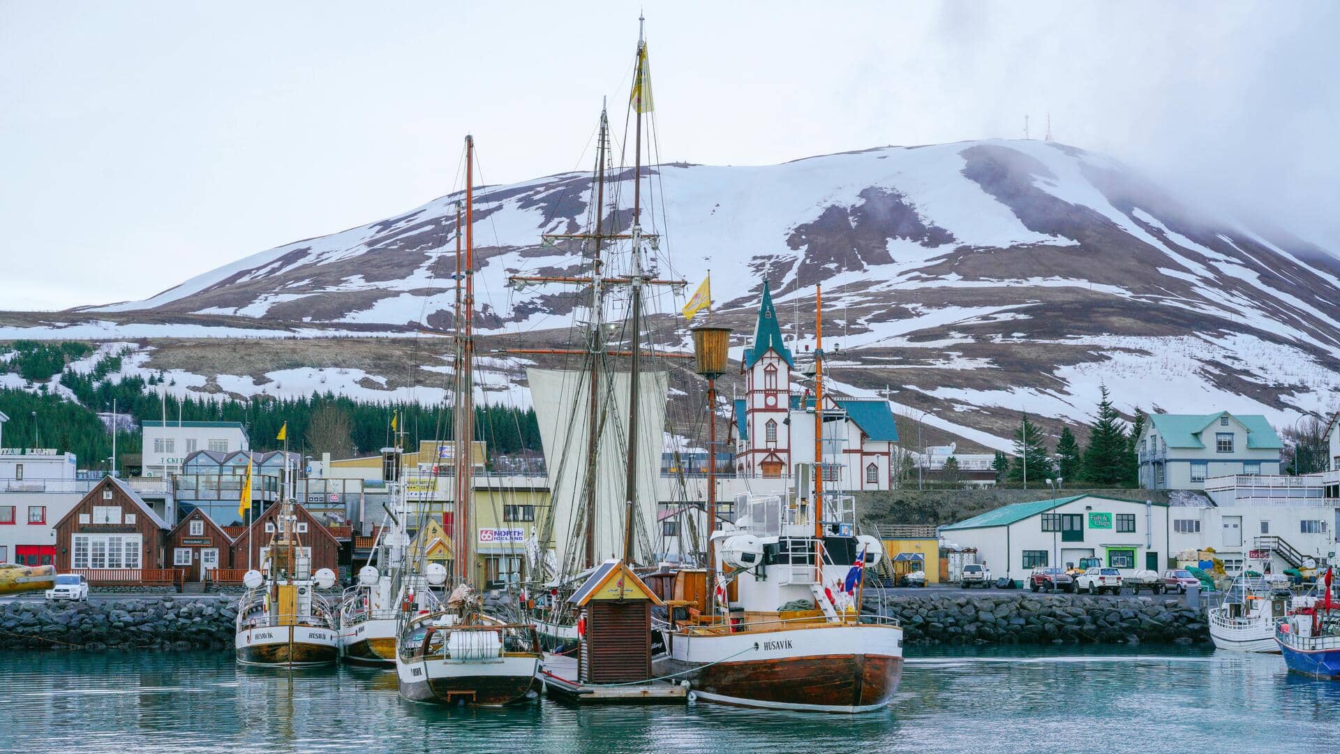Jelajahi desa Warna-warni di Islandia