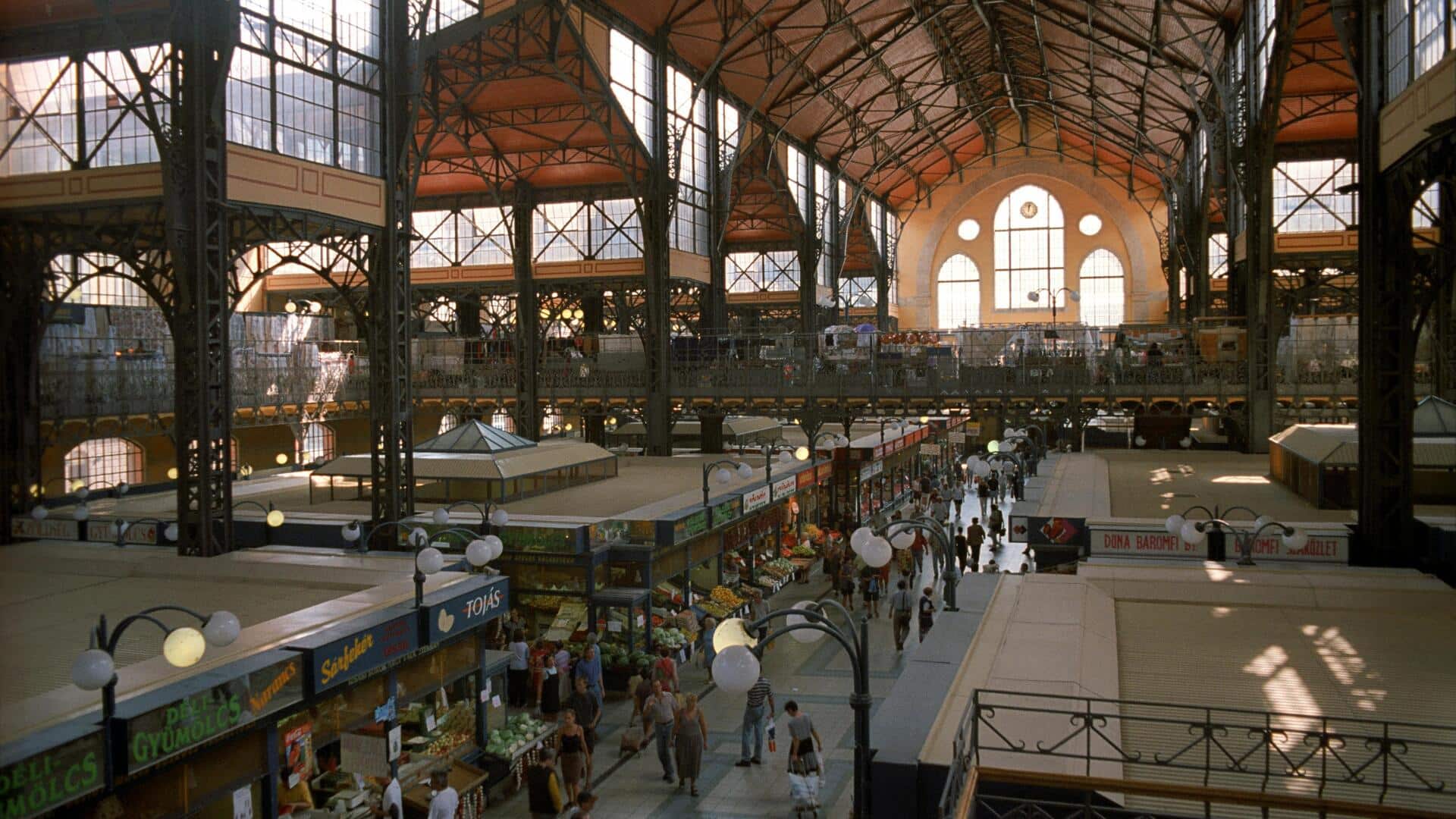 Menjelajahi Pasar Makanan di Budapest
