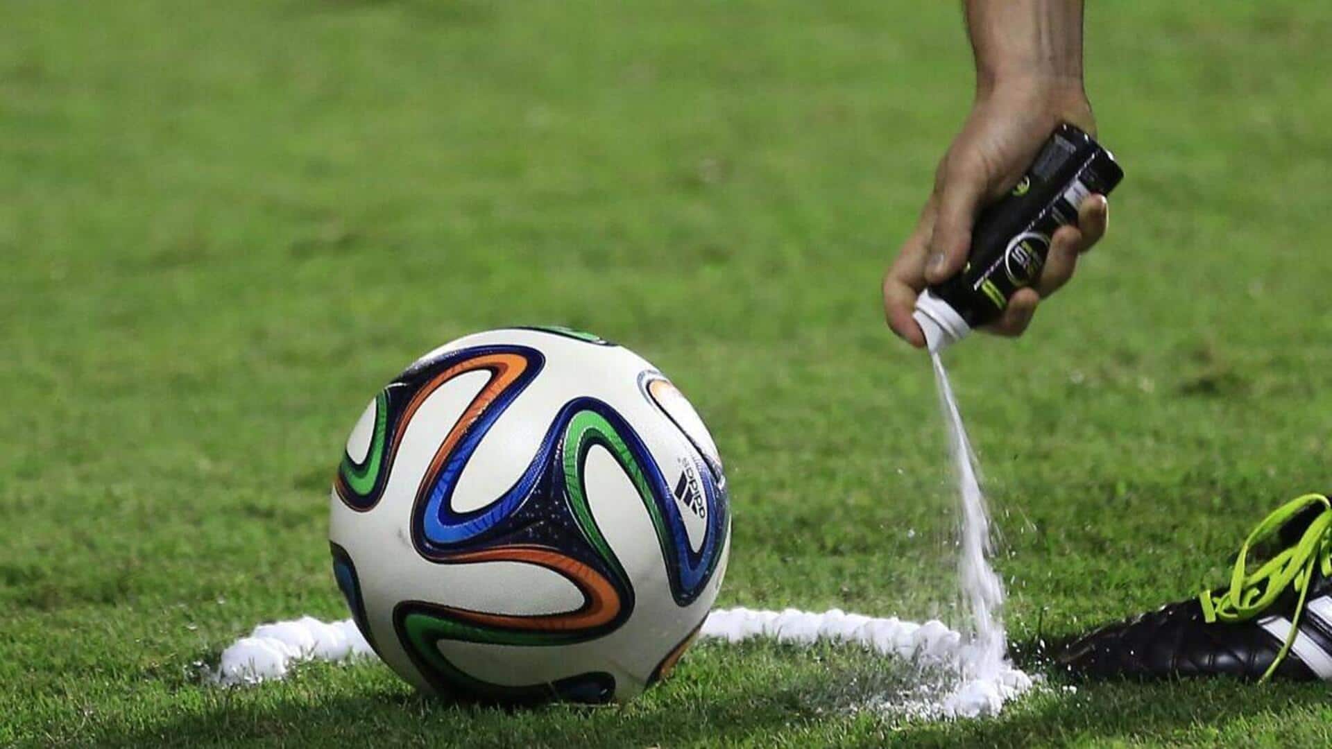 Alasan sebenarnya di balik semprotan tendangan bebas sepak bola