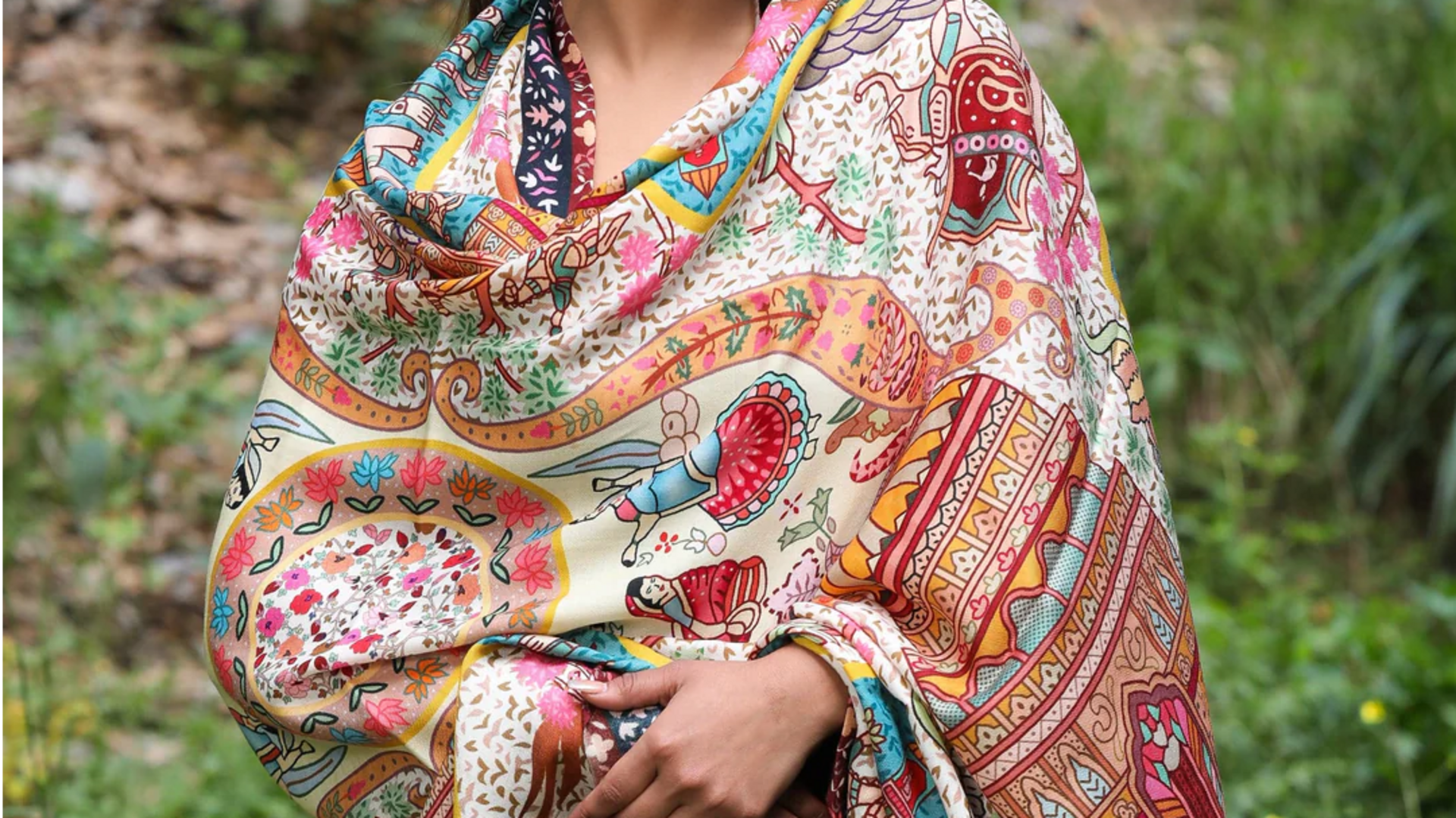 Menguasai layering dengan syal dan selendang India yang serbaguna