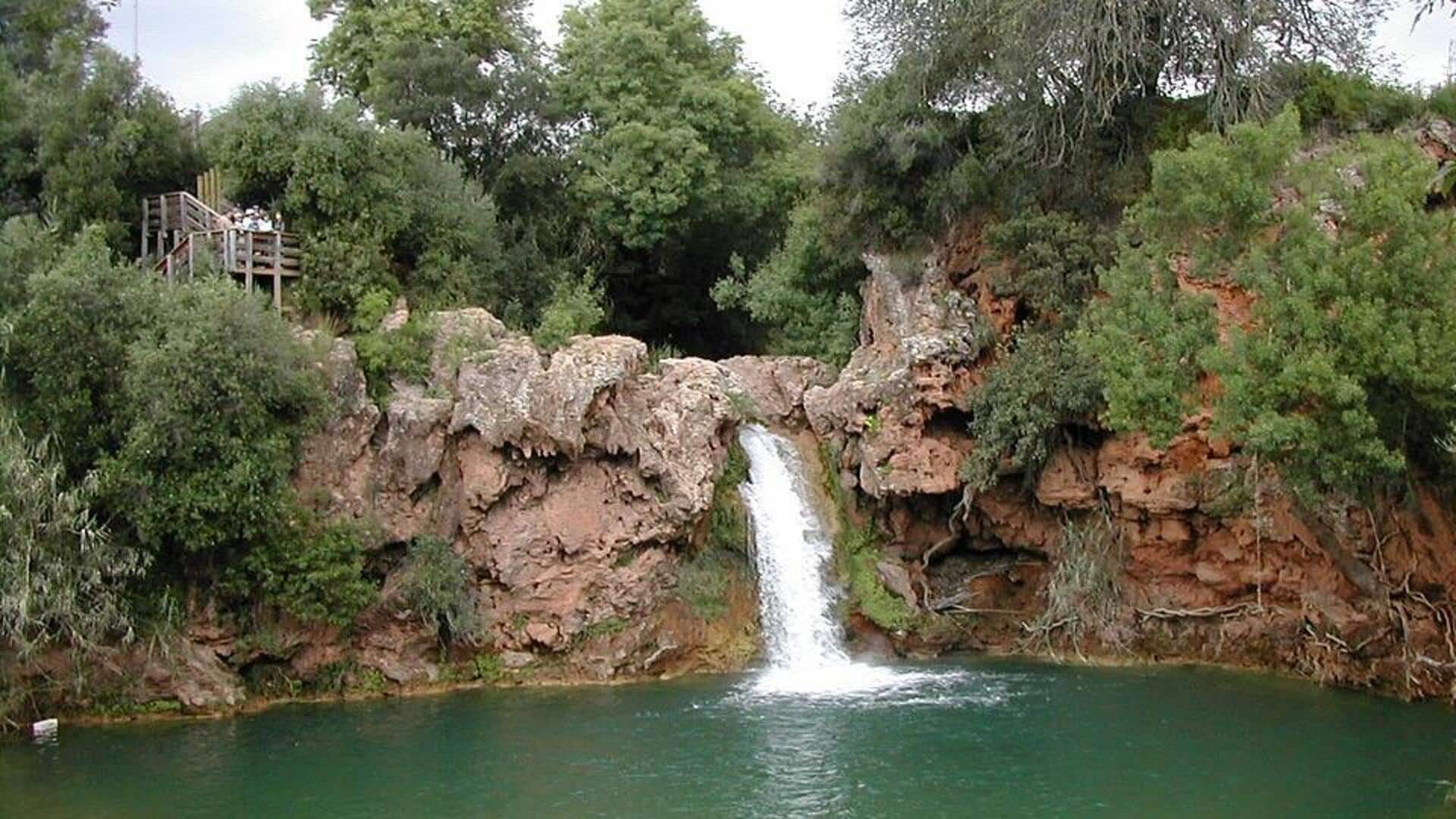 Menemukan Air Terjun Tersembunyi di Portugal