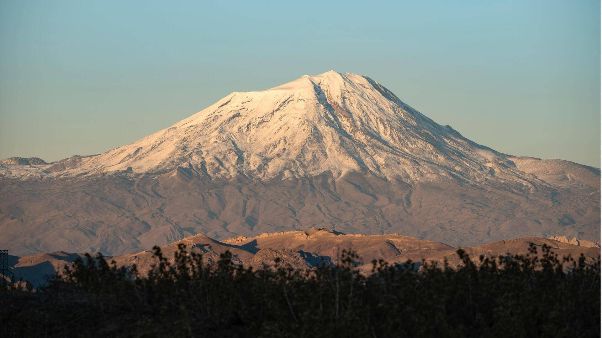 Menjelajahi Keagungan Puncak Suci Gunung Ararat, Turki