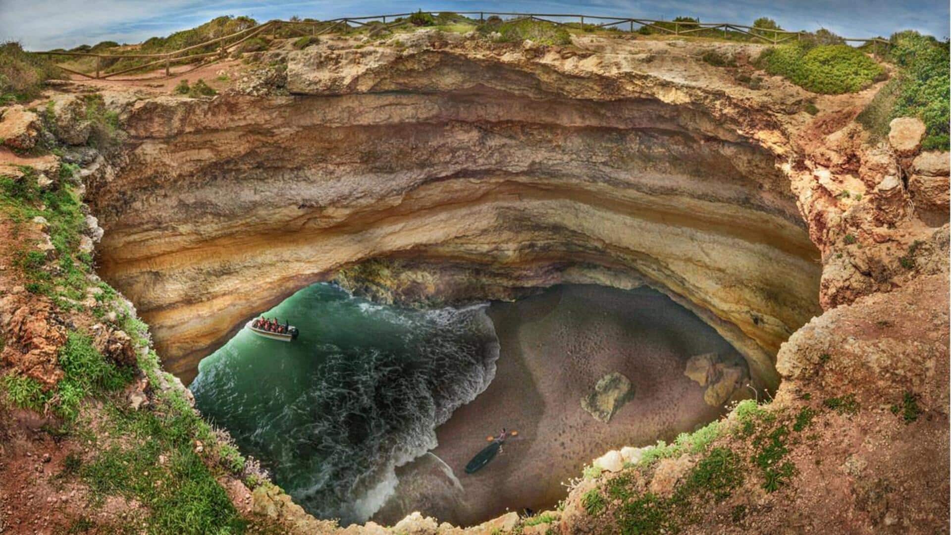 Menjelajahi Gua dan Tebing Emas di Algarve, Portugal