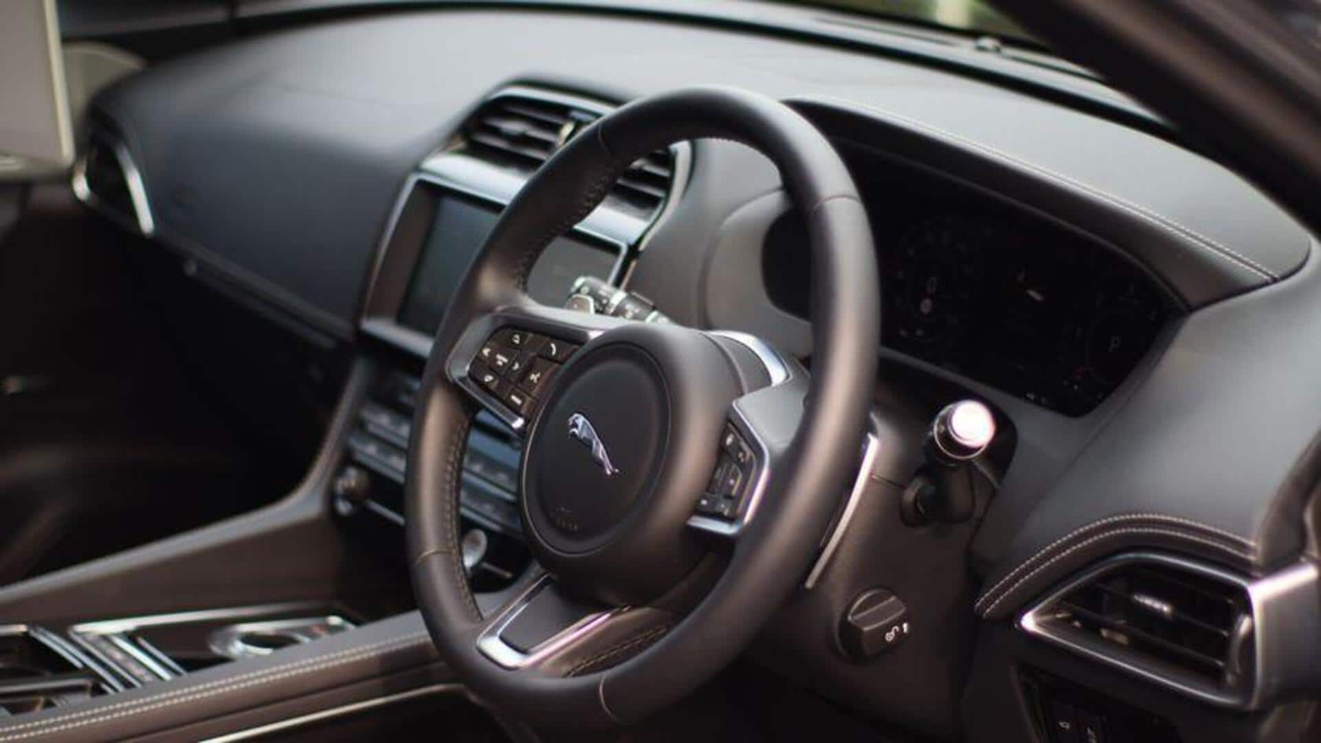 Mobil Mewah dengan Desain Interior Menarik