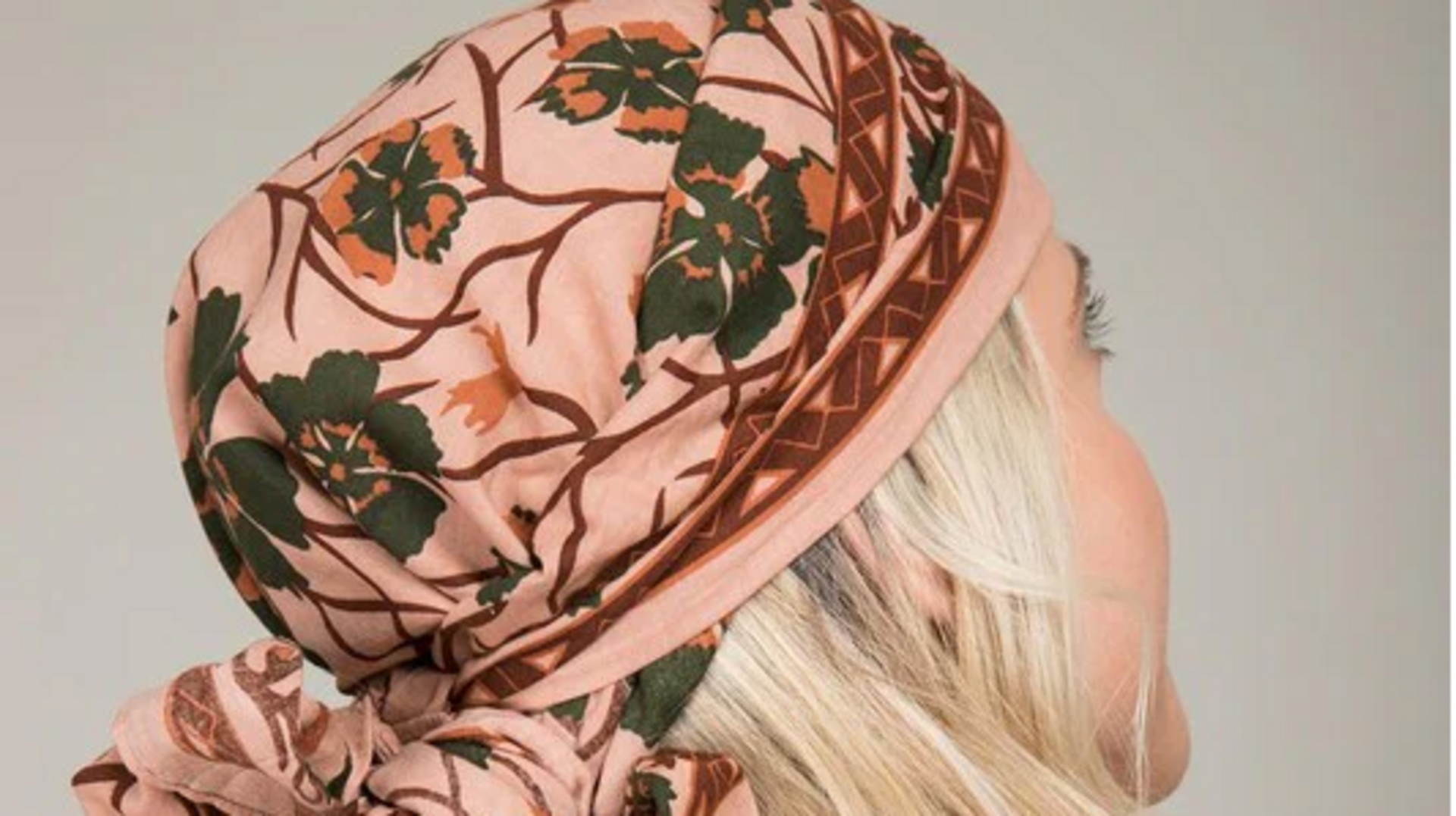 Bandana bunga: Meningkatkan gaya rambut musim panas India