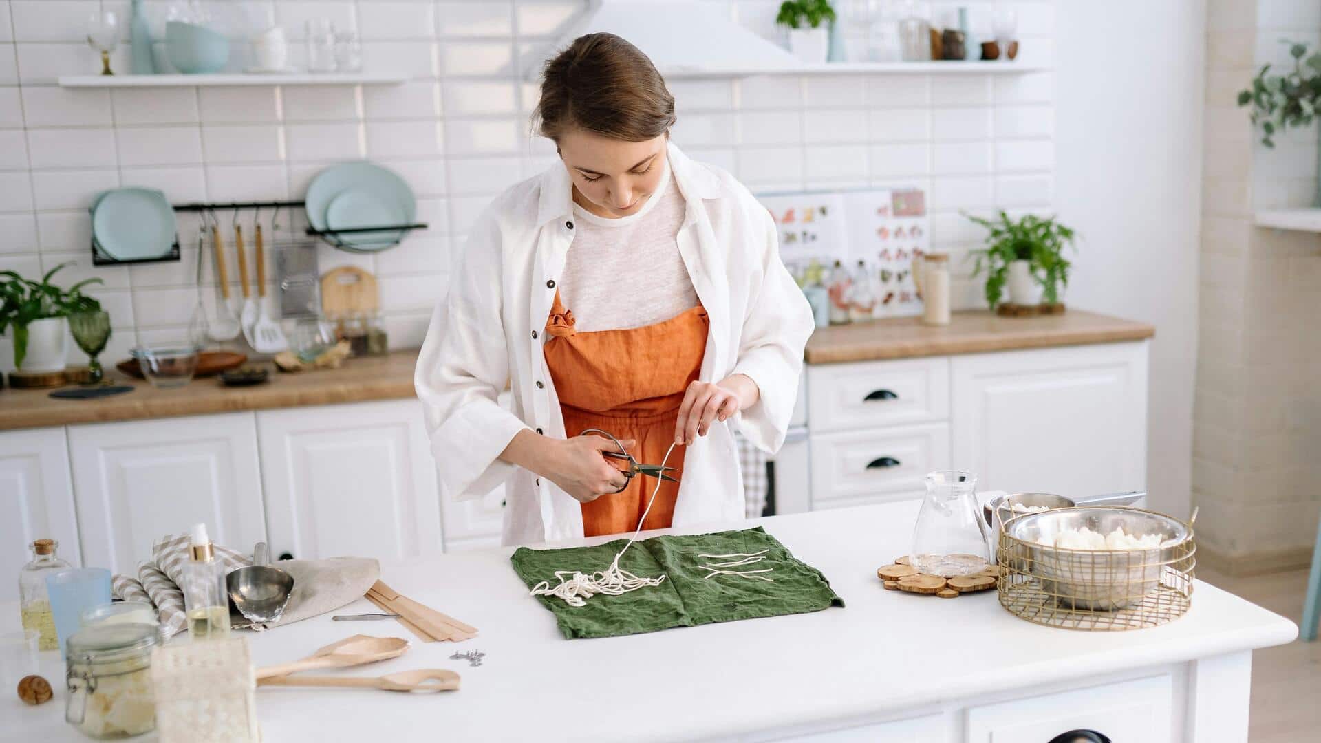 Menyegarkan aroma rumah dengan herbal dapur