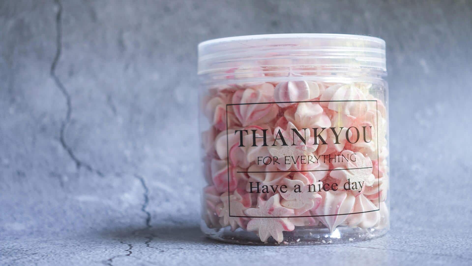 Solusi penyimpanan kreatif dengan memanfaatkan toples