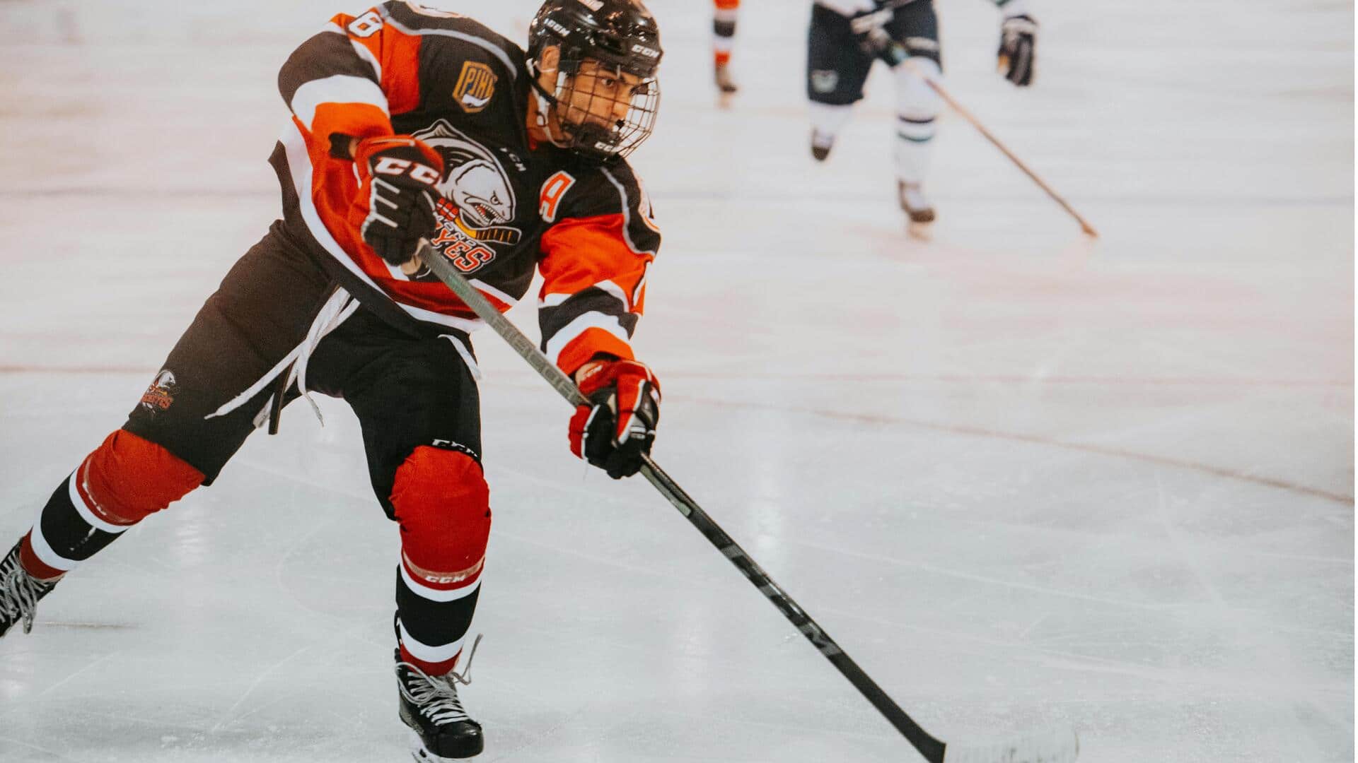 Alasan di balik pemain hoki es menempelkan stik mereka