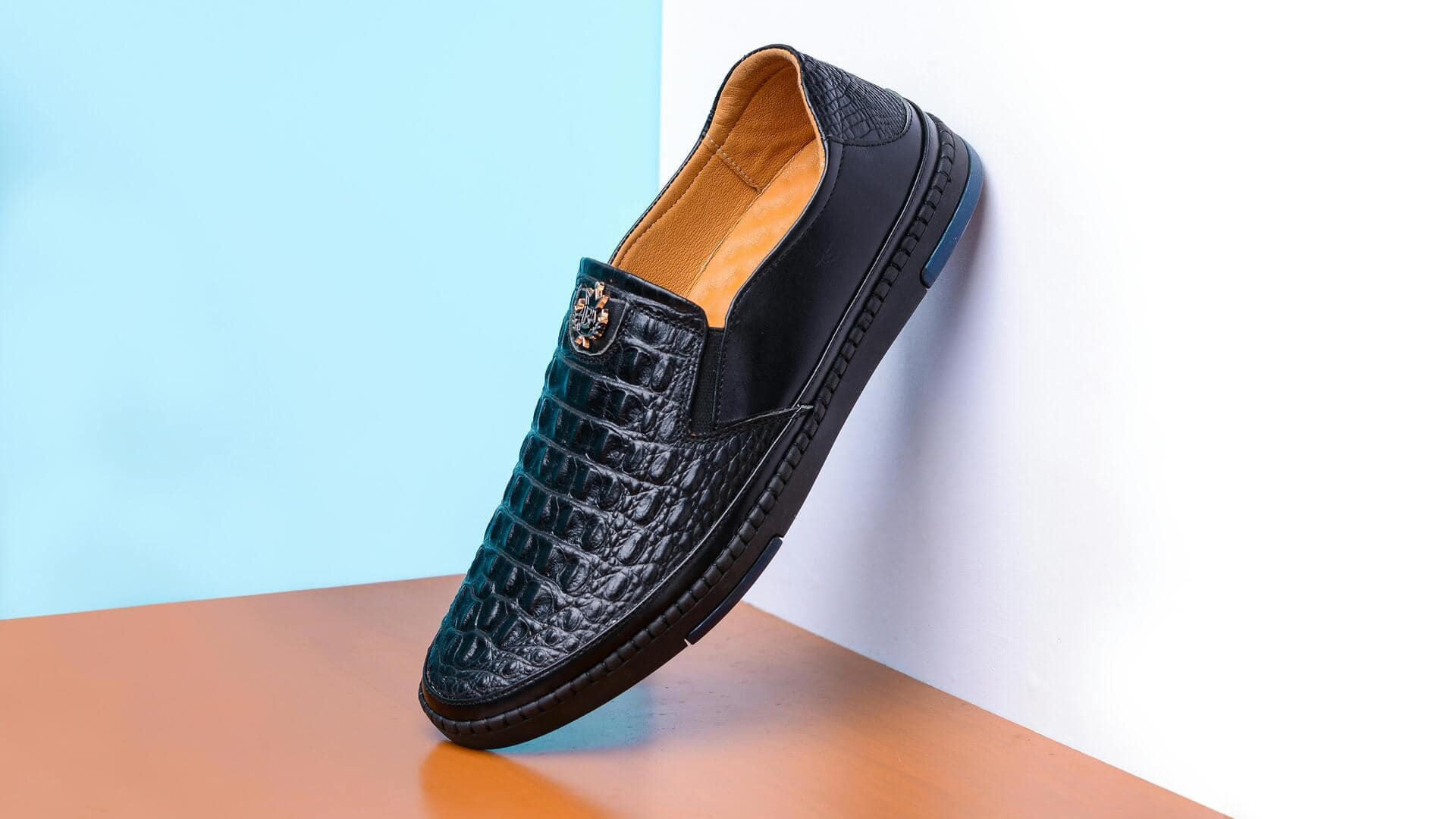 Sepatu Slip-On: Seni dalam menyempurnakan gaya