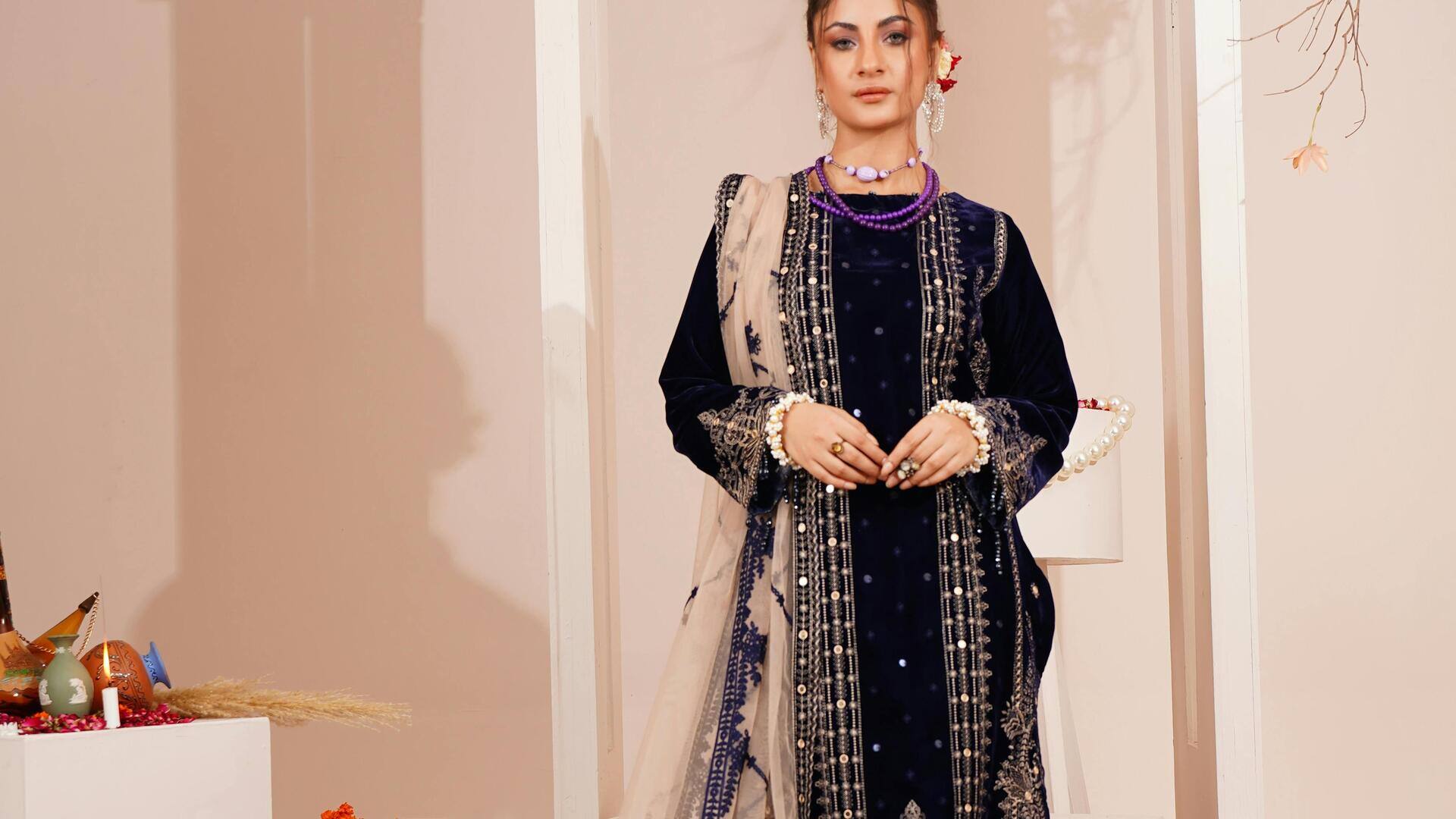 Gaya musim gugur yang nyaman: Kombinasi beludru untuk cuaca India