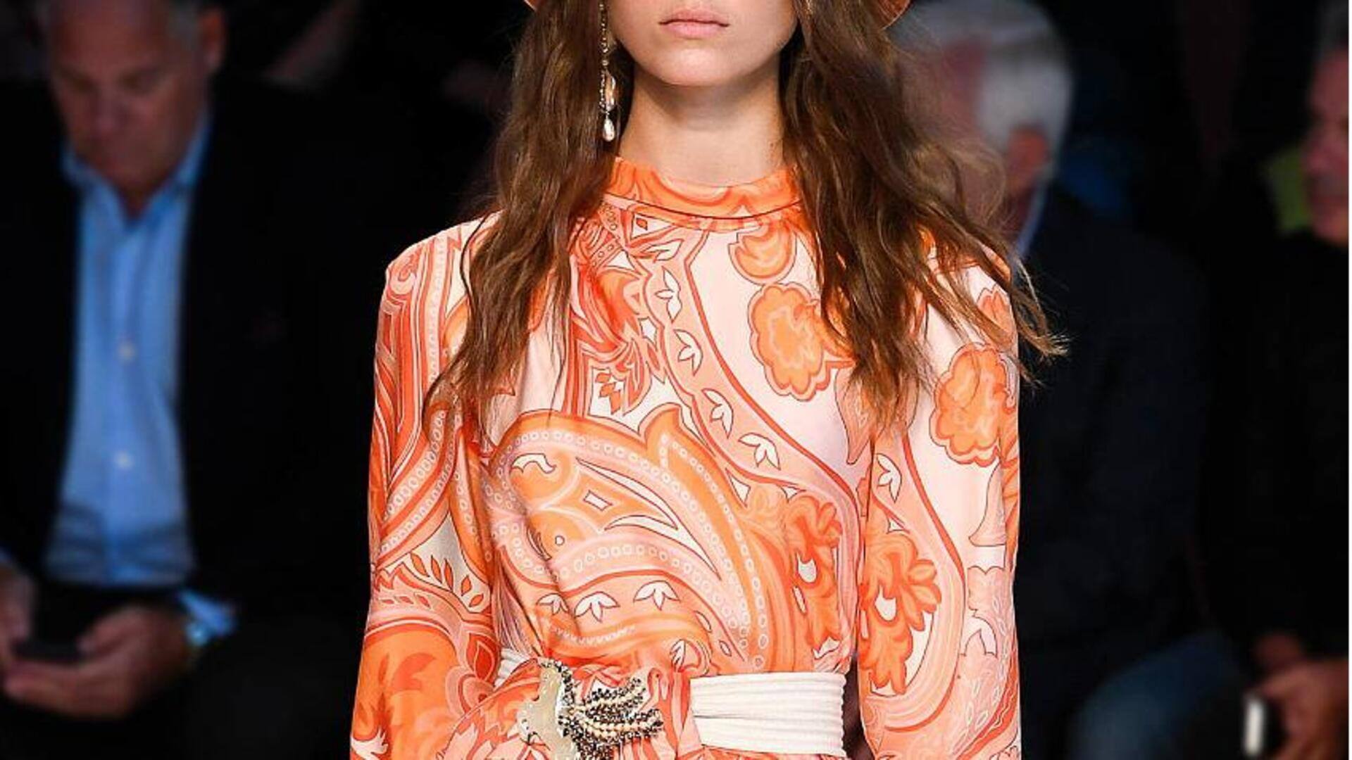 Desain paisley yang abadi: Tingkatkan gaya di hari hujan