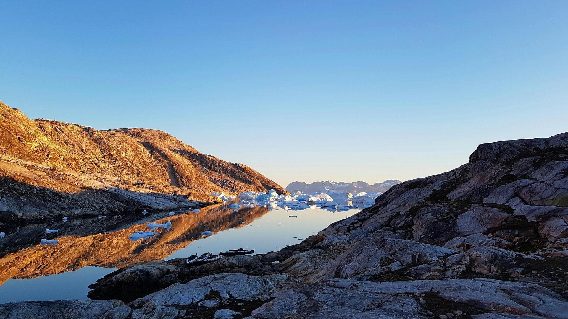 Menjelajahi Keindahan Fjord Timur Greenland