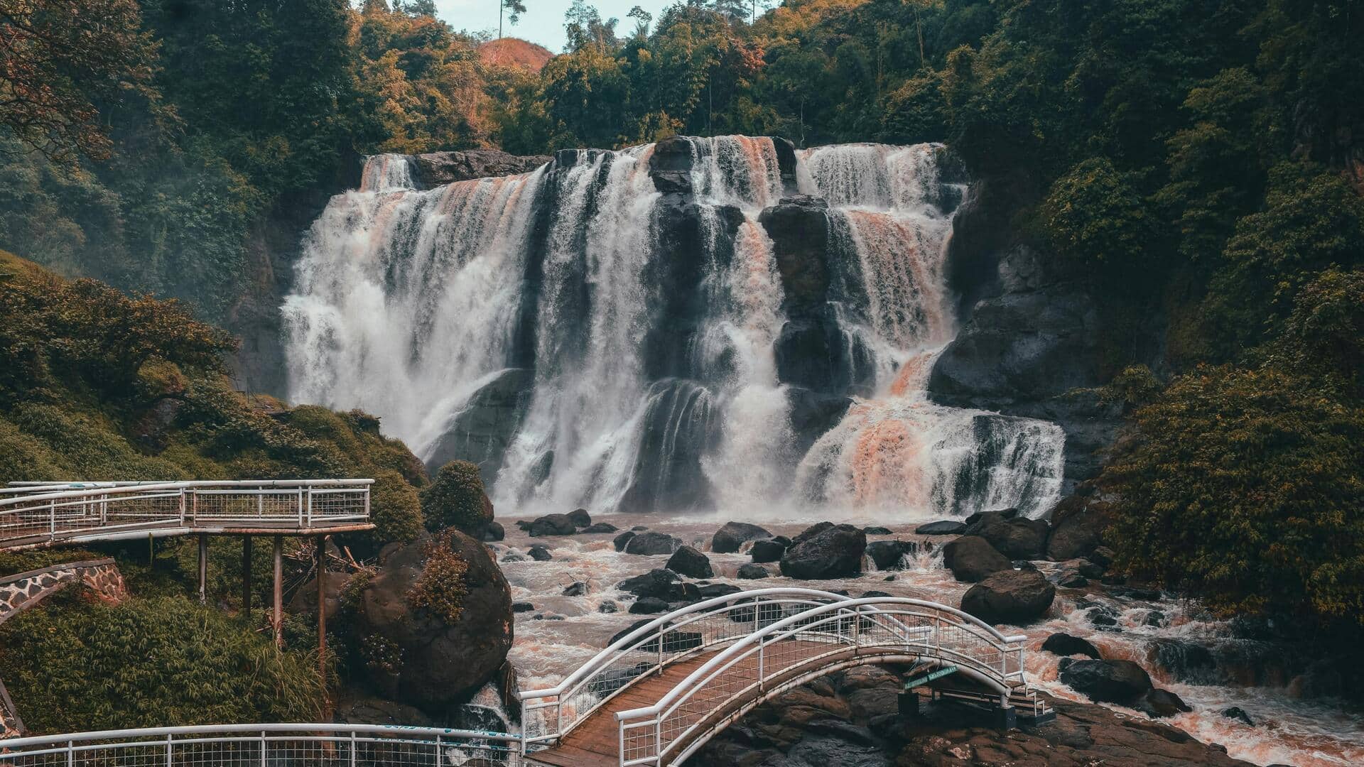 Menjelajahi Air Terjun Tersembunyi di Jawa untuk Ketenangan Utama Menjelajahi Air Terjun Tersembunyi di Jawa untuk Ketenangan Utama