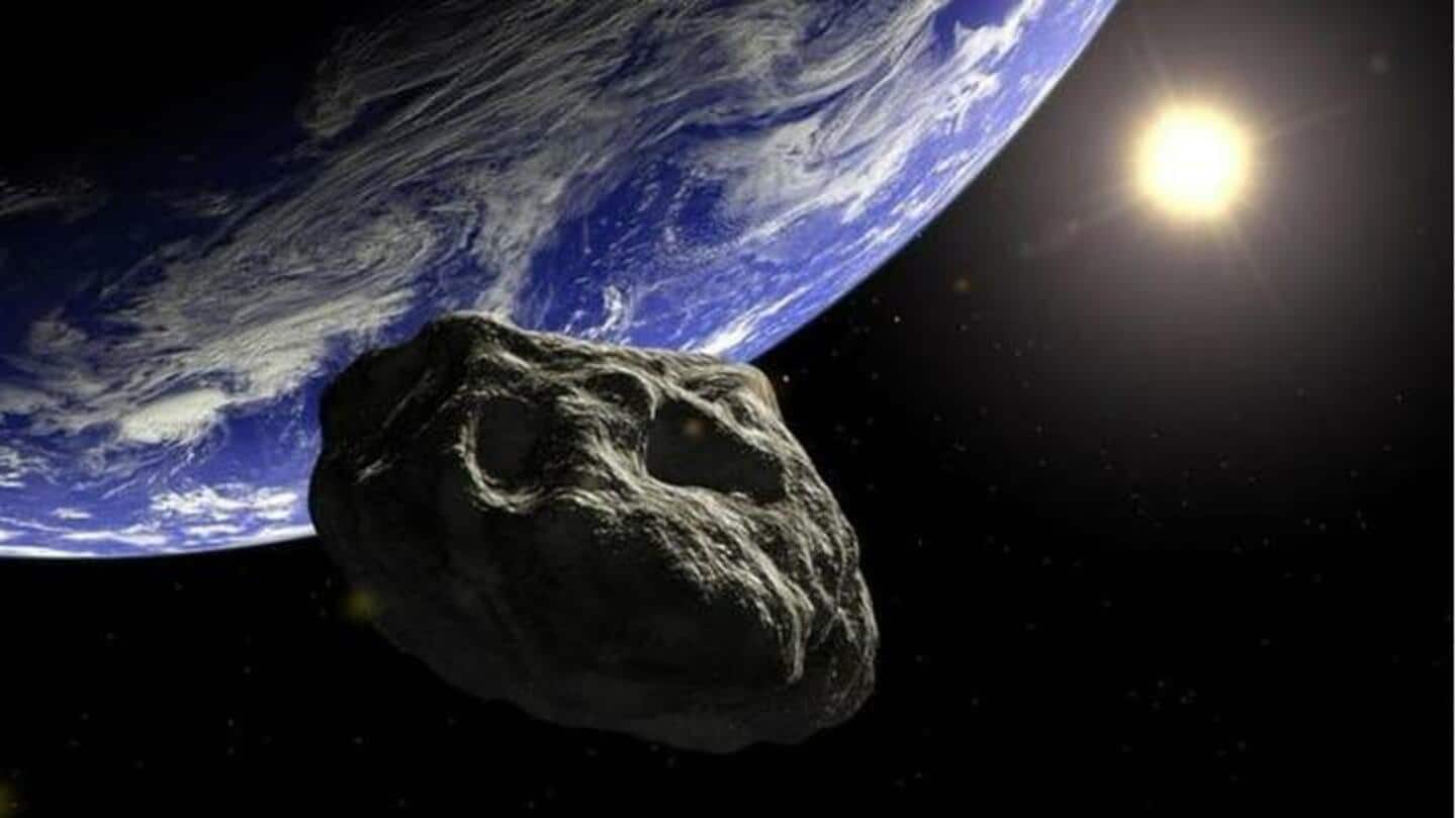 Asteroid seukuran gedung pencakar langit akan melintasi orbit Bumi dan Bulan besok