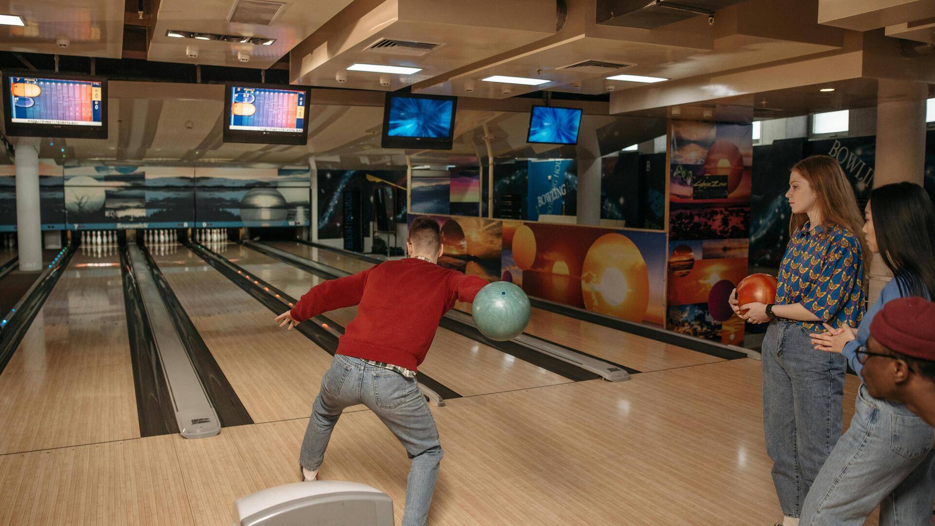 Mengapa bowling memiliki dua lemparan untuk satu pin?