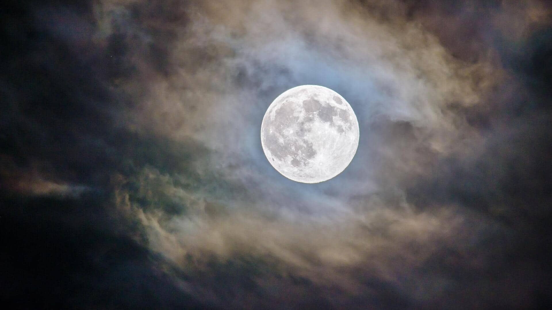 Bagaimana Bulan Memengaruhi Pola Tidur Manusia di Seluruh Dunia?