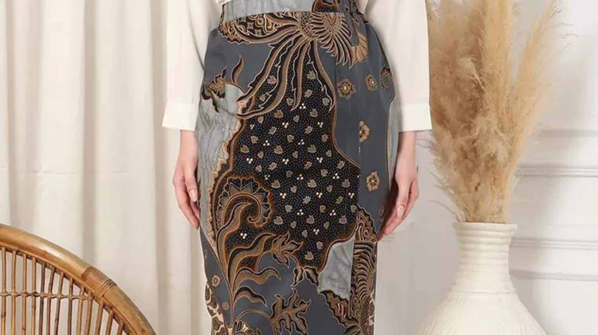 Eksplorasi rok cetak tangan untuk penampilan tradisional elegan