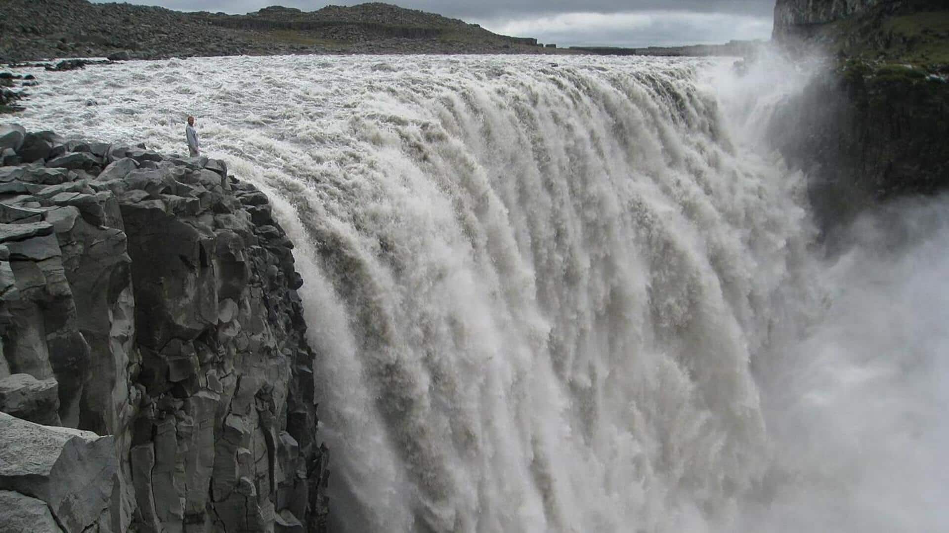 Mengunjungi Air Terjun Indah di Islandia