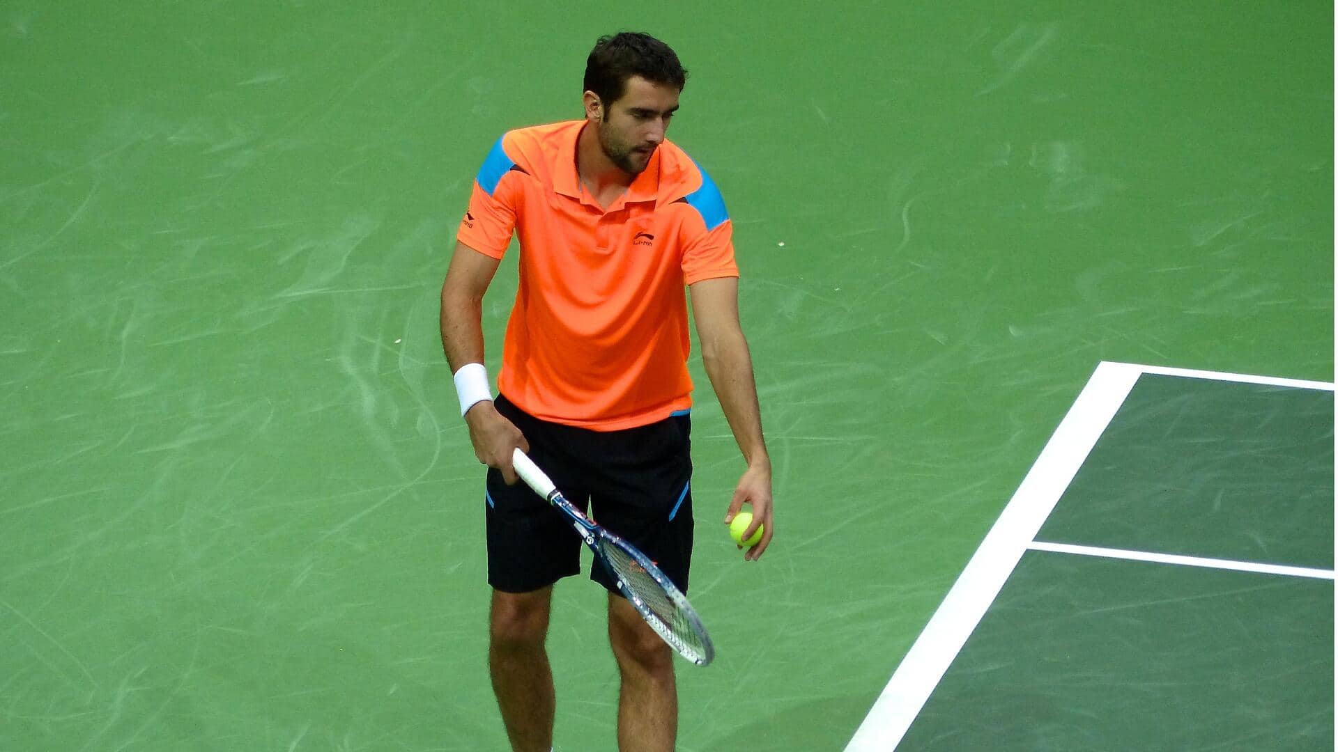 Mengapa pemain tenis berhenti sejenak saat servis?