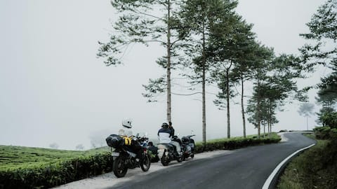 Rute Motor Terbaik di Indonesia untuk Pemandangan Menakjubkan