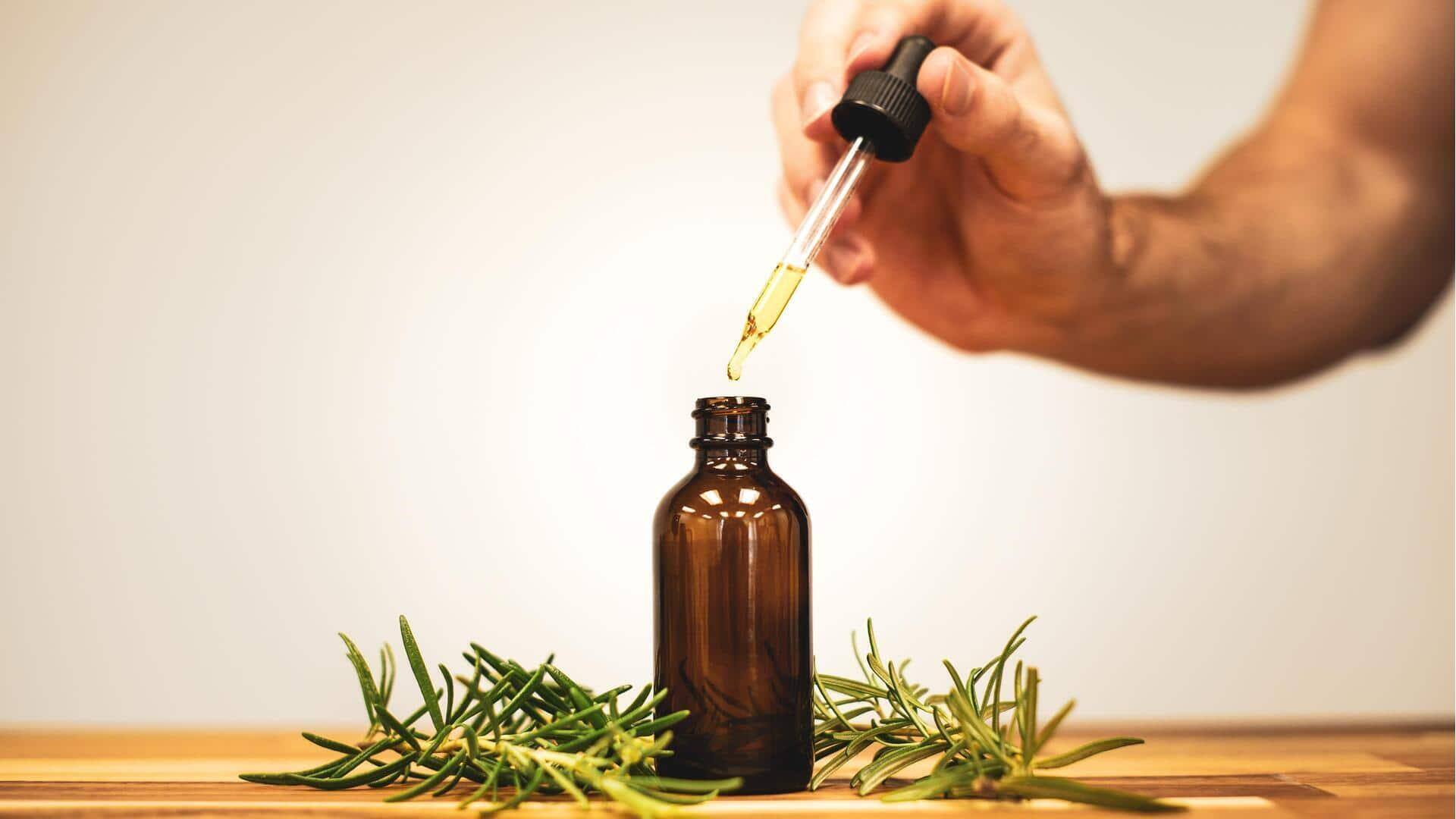 Cara-cara untuk menyempurnakan perawatan rambut Anda dengan minyak rosemary