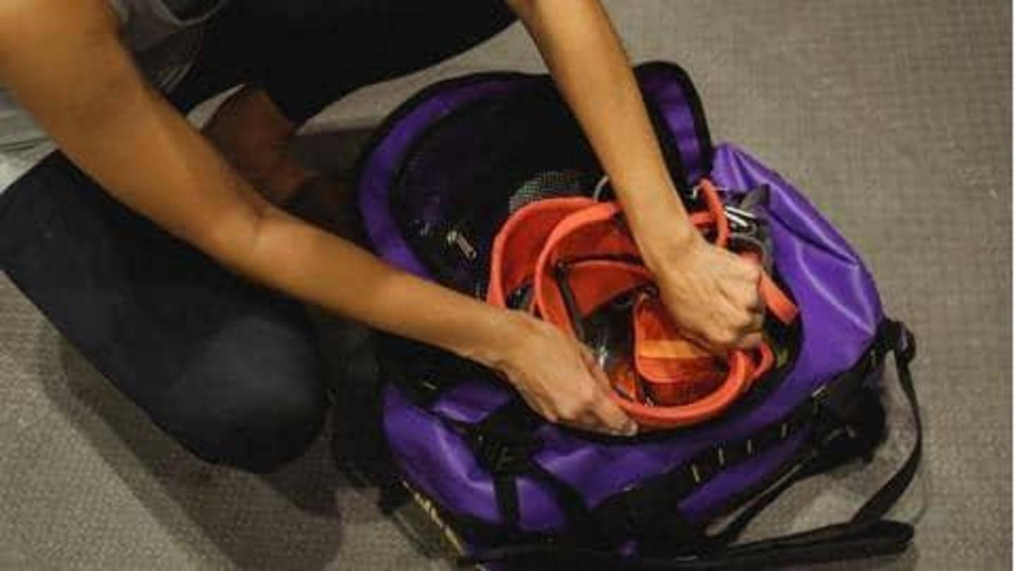 5 perlengkapan yang wajib dibawa dalam tas gym