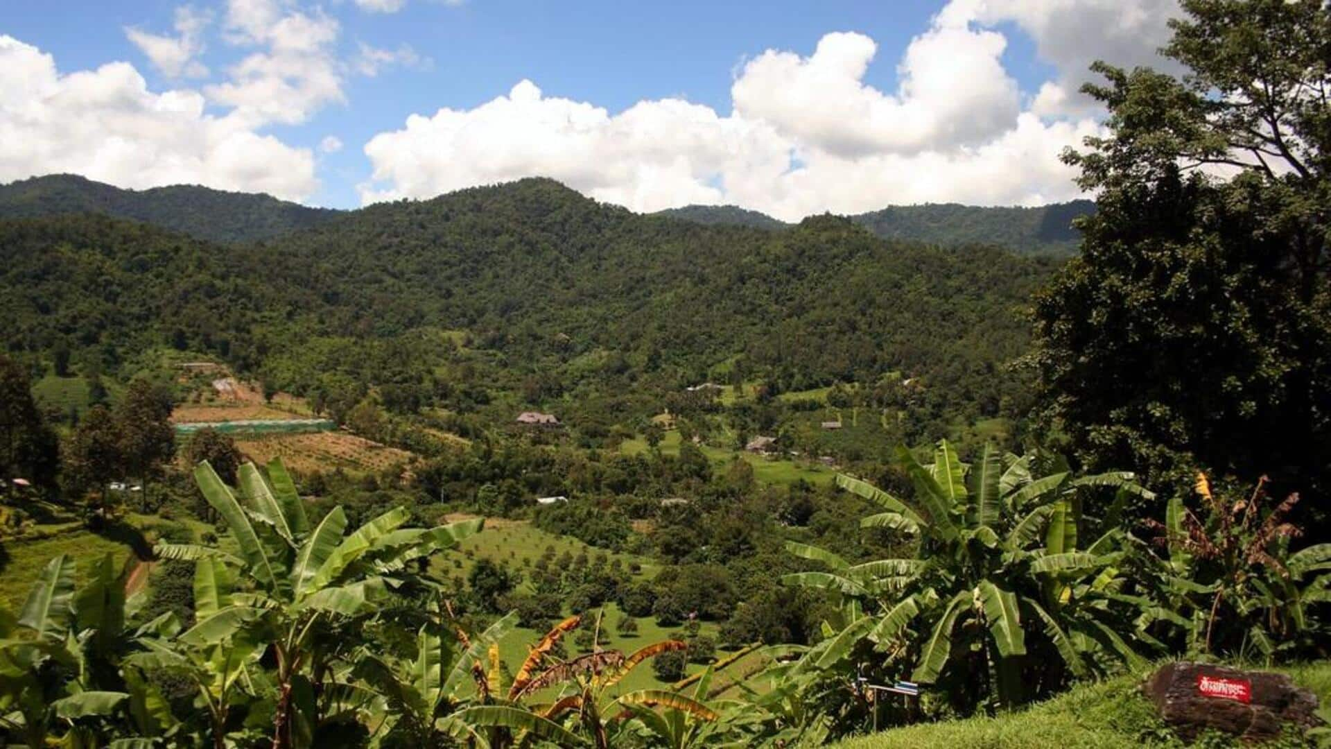 Menjelajahi Lembah Mae Sa yang hijau, Thailand