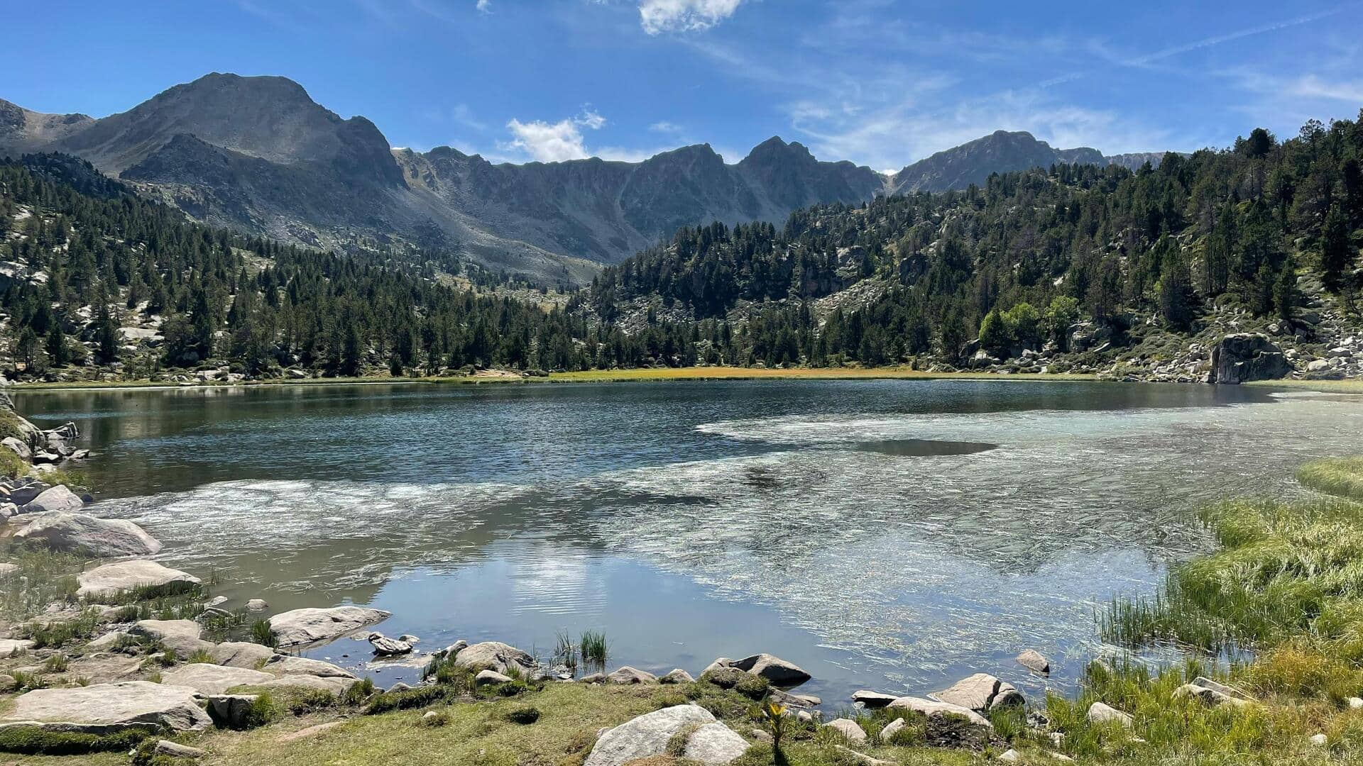 Menjelajahi Jalur Gunung Andorra untuk Pendakian yang Tenang