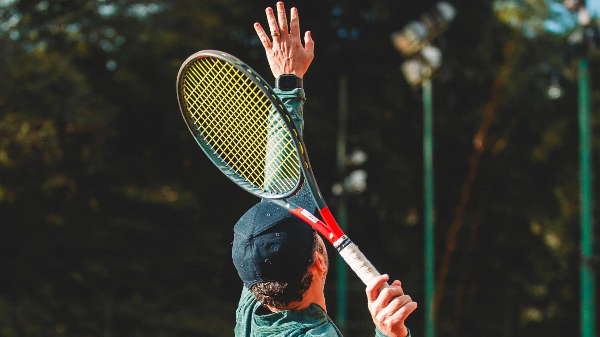 Rutinitas handuk pemain tenis sebelum servis