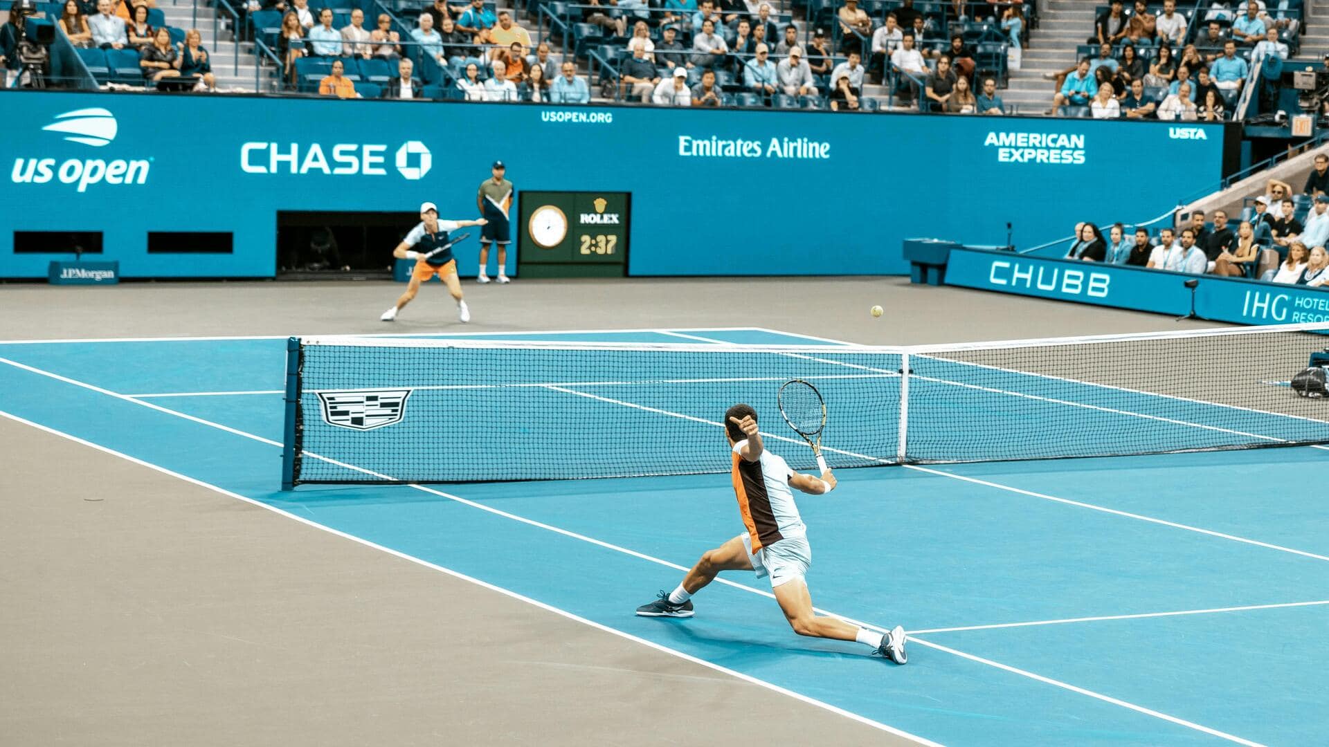 Mengapa penonton tenis diam selama pertandingan?