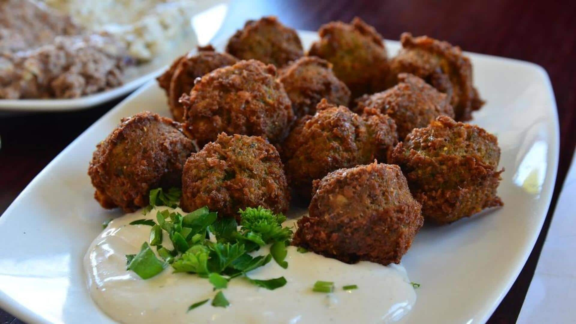 Panduan membuat falafel Timur Tengah dengan hummus