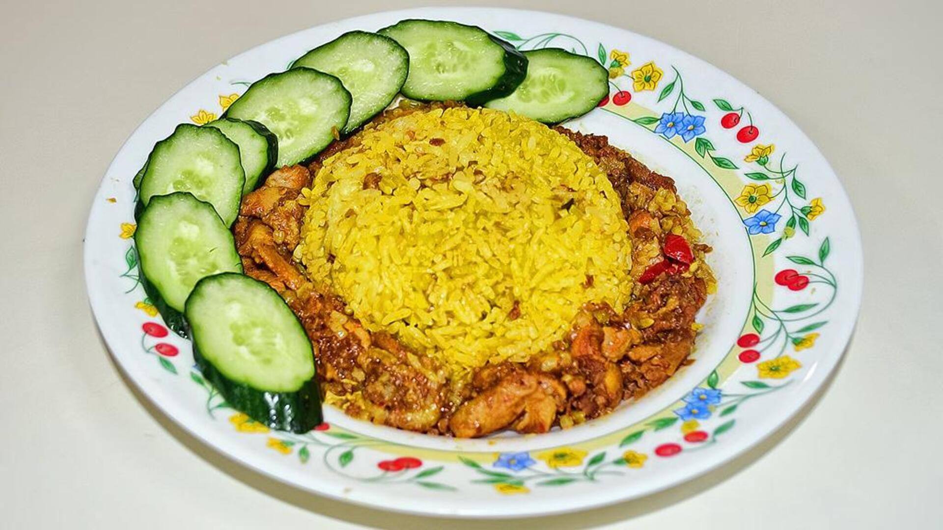 Evolusi hidangan Nasi Kuning Kalimantan