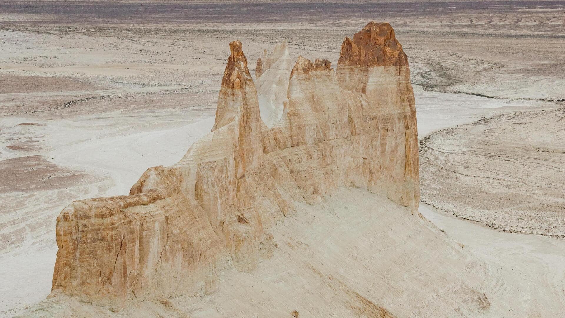 Menjelajahi Keindahan Dataran Tinggi Ustyurt, Kazakhstan