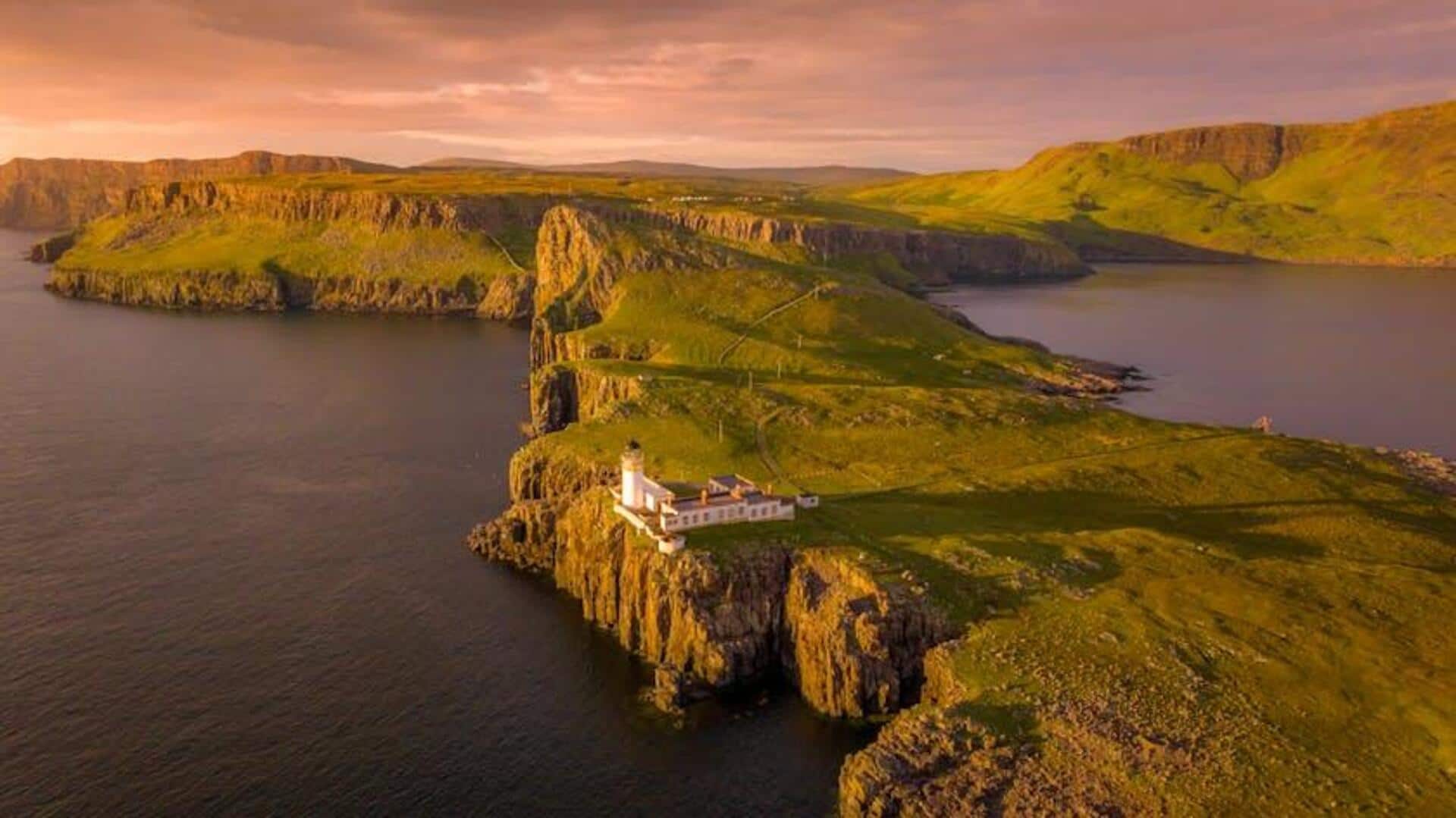 Mercusuar Terpencil di Skotlandia untuk Pelarian Pesisir yang Dramatis