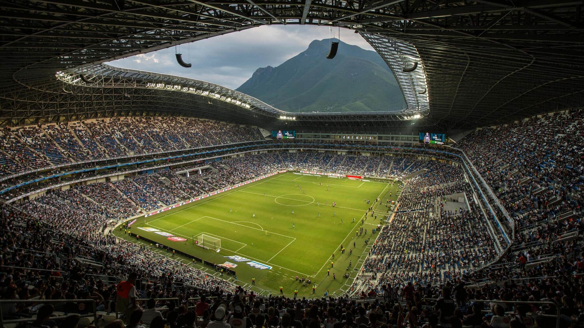 Bentuk stadion dan dampaknya pada suara selama pertandingan
