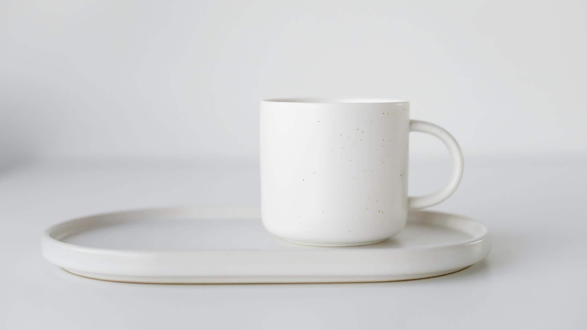 Cara efektif menghilangkan noda teh dari cangkir keramik