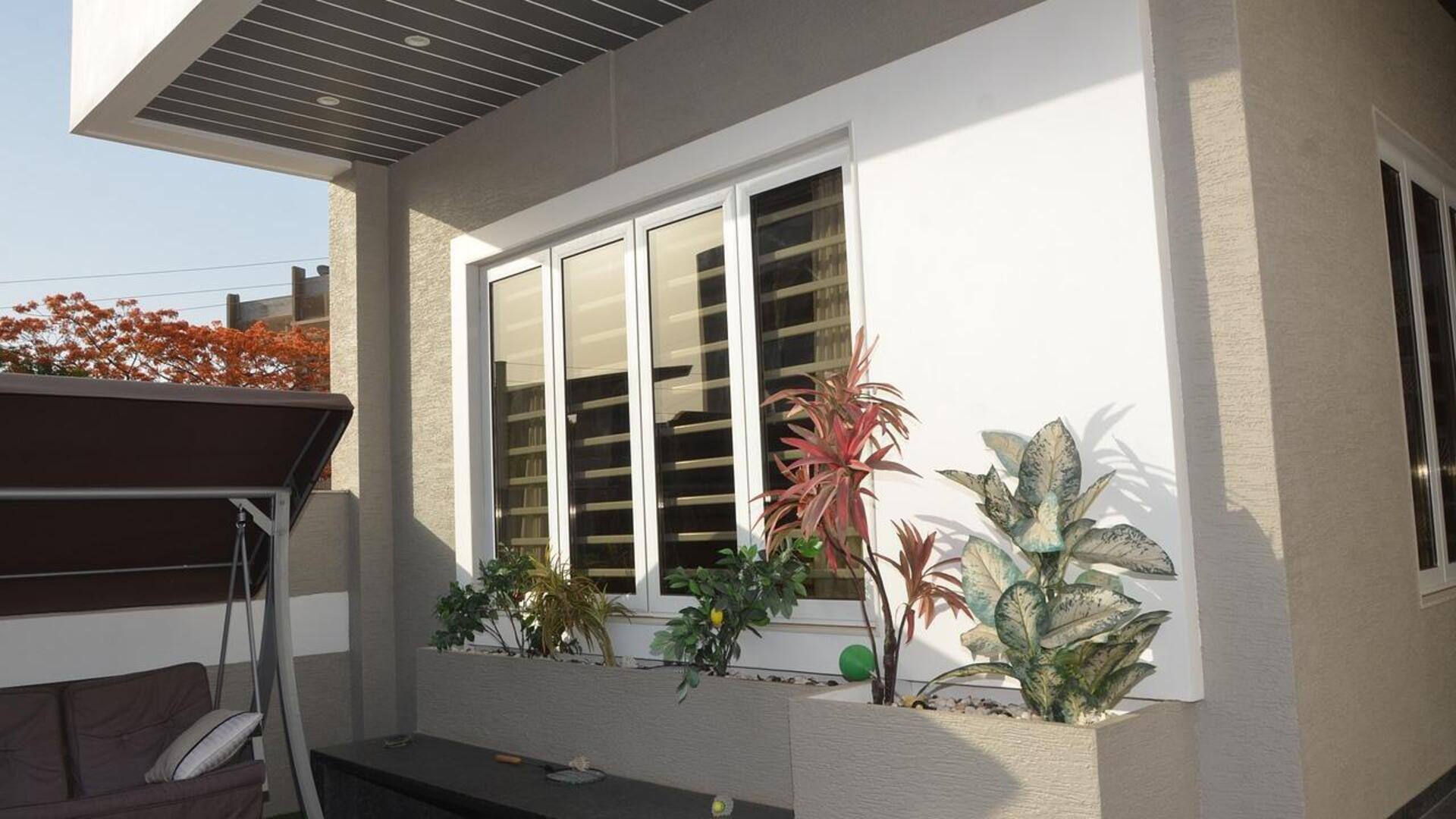 Lima cara cepat mengatasi jendela geser yang macet